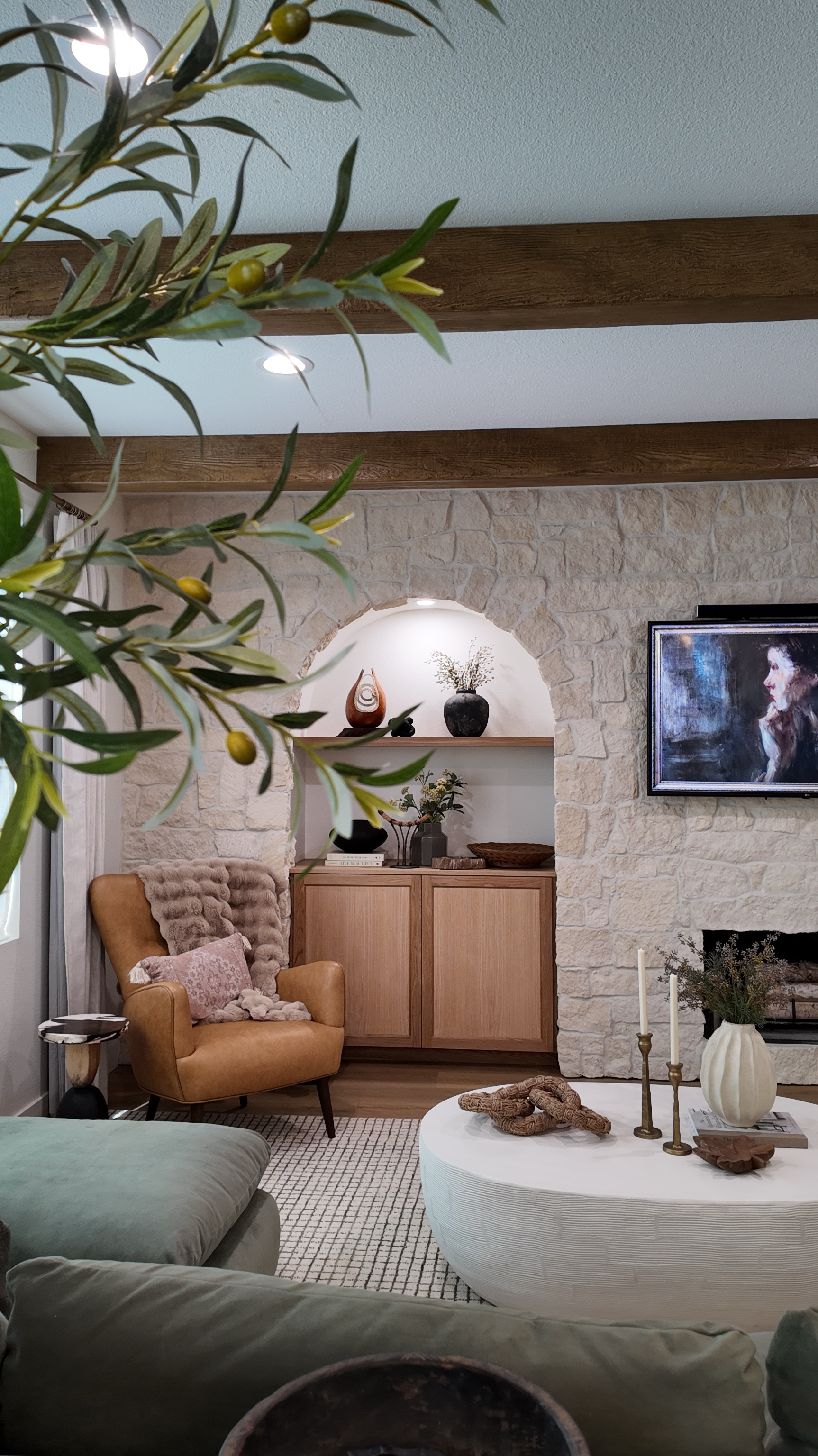 It’s coming together! Mantel and painted fireplace insert this weekend! 

#LTKHome #LTKStyleTip