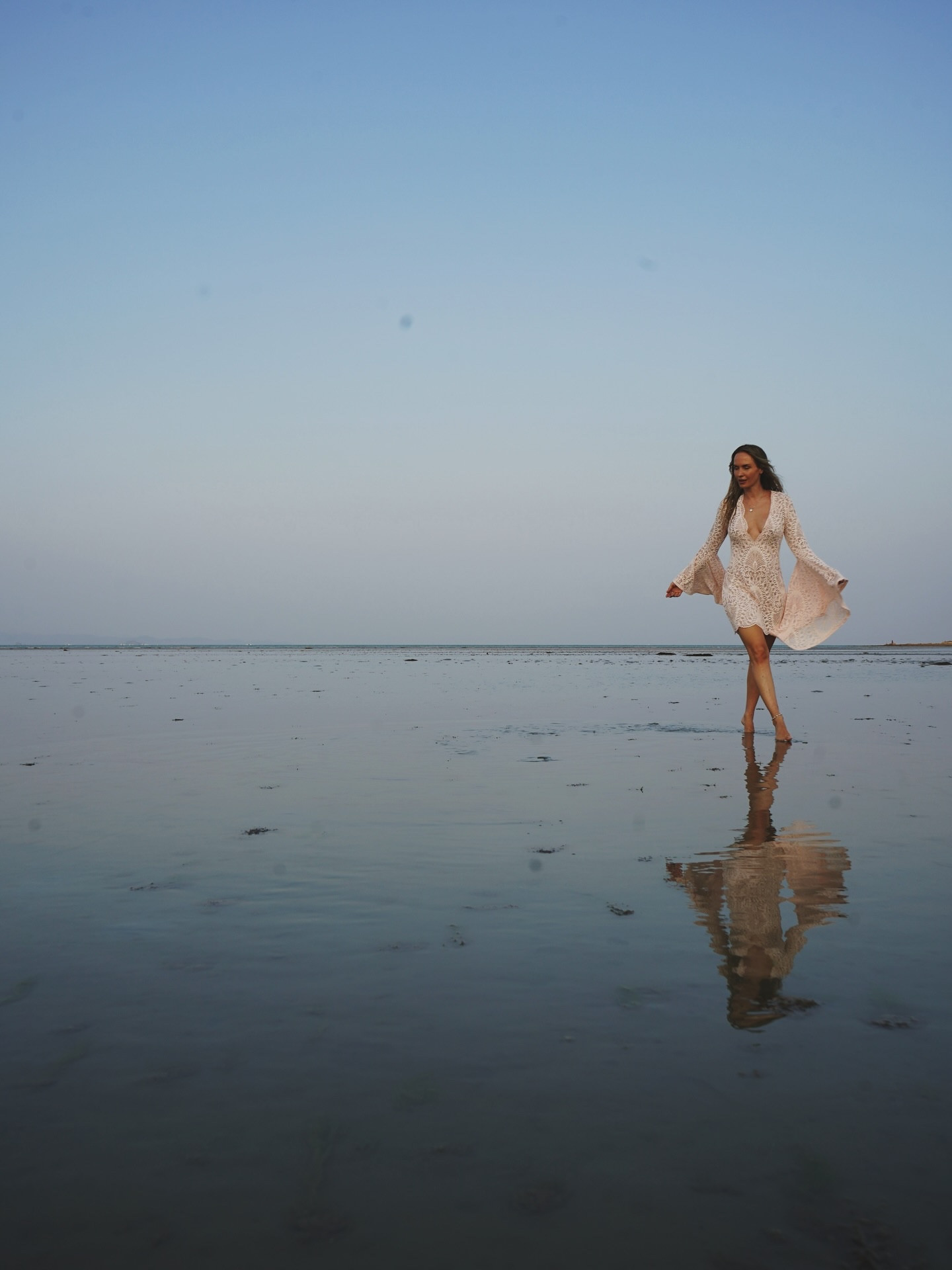 The Novelty effect - 
When you do something new, your brain releases more dopamine. 

That has two massive positives:
- Higher engagement and emotional intensity.
- Stronger memory encoding as the hippocampus activity increases.

This is why a week on holiday feels longer than a routine week at home and new relationships or environments feel more vivid.

Your brain is literally recording more data per unit time.

Without novelty, even good lives can feel flat.
New experiences temporarily reset your baseline, making you feel alive again.

🤍You can find the items I’m wearing in my link in bio, or just comment “link” and I will DM the links to you 🤍

#tessmontgomery #holidayoutfit #wardrobeexpert #beachlook