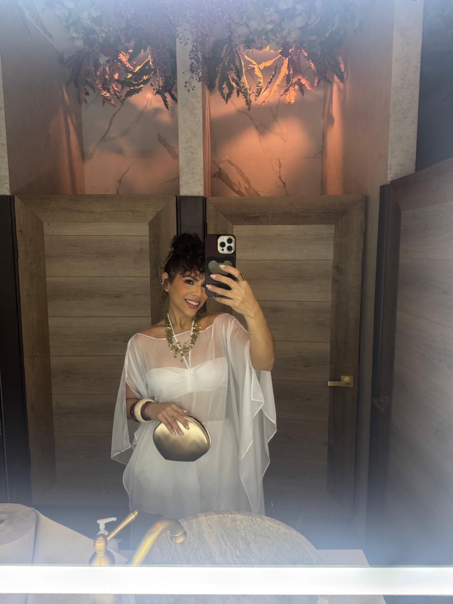 Vacation mode Akira

#vacationoutfitinspo #akira