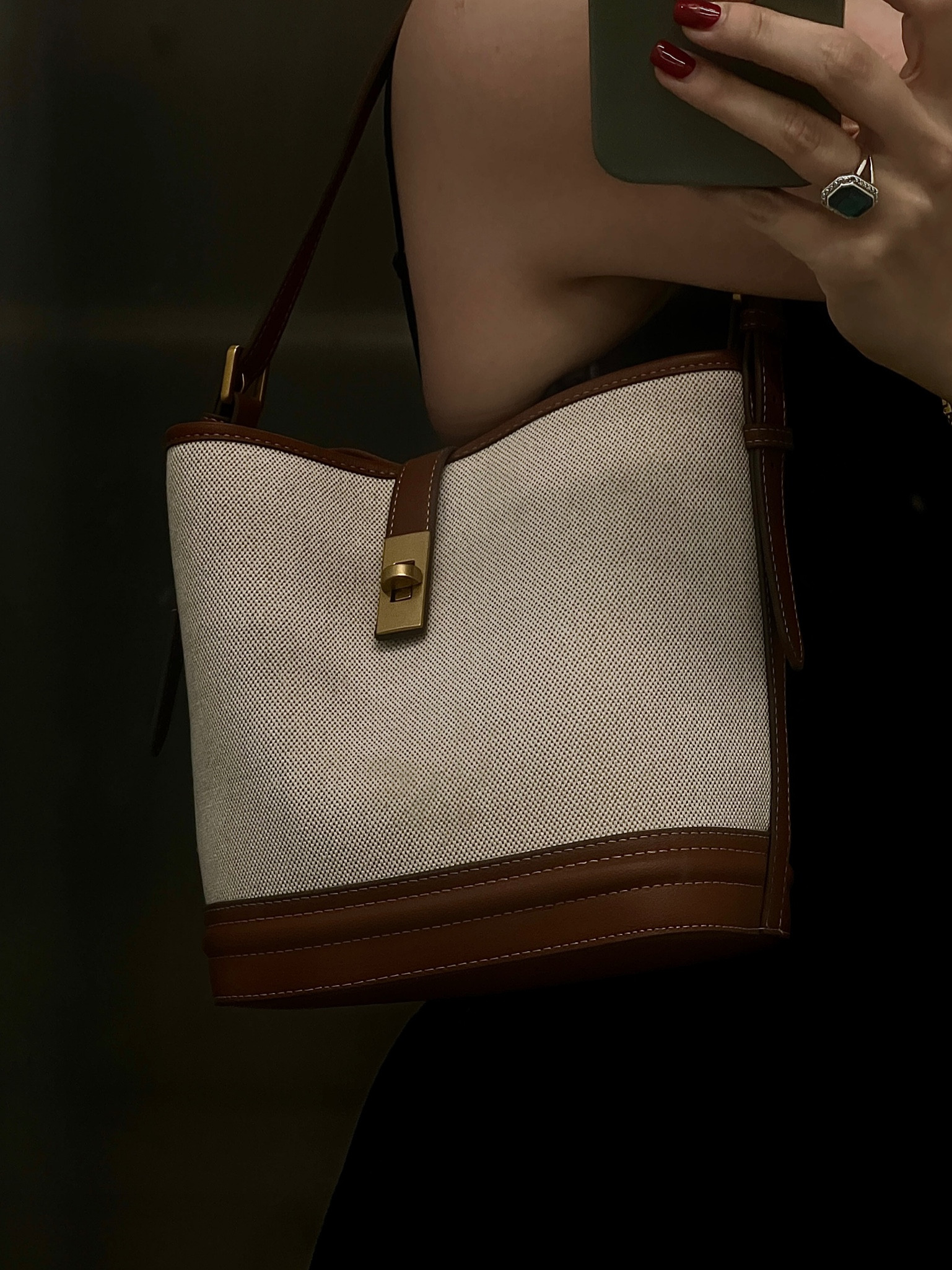 Absolutely adore this bag - so classic, elegant, and clean! Plus holds quite a bit. 

Mine is from Primark in London so I don’t have a link but I found two VERY similar ones 🤌🏻

Elegant | classic | classy | timeless | purse | bag |old money 

#LTKSeasonal #LTKSummerSales #LTKFindsUnder50