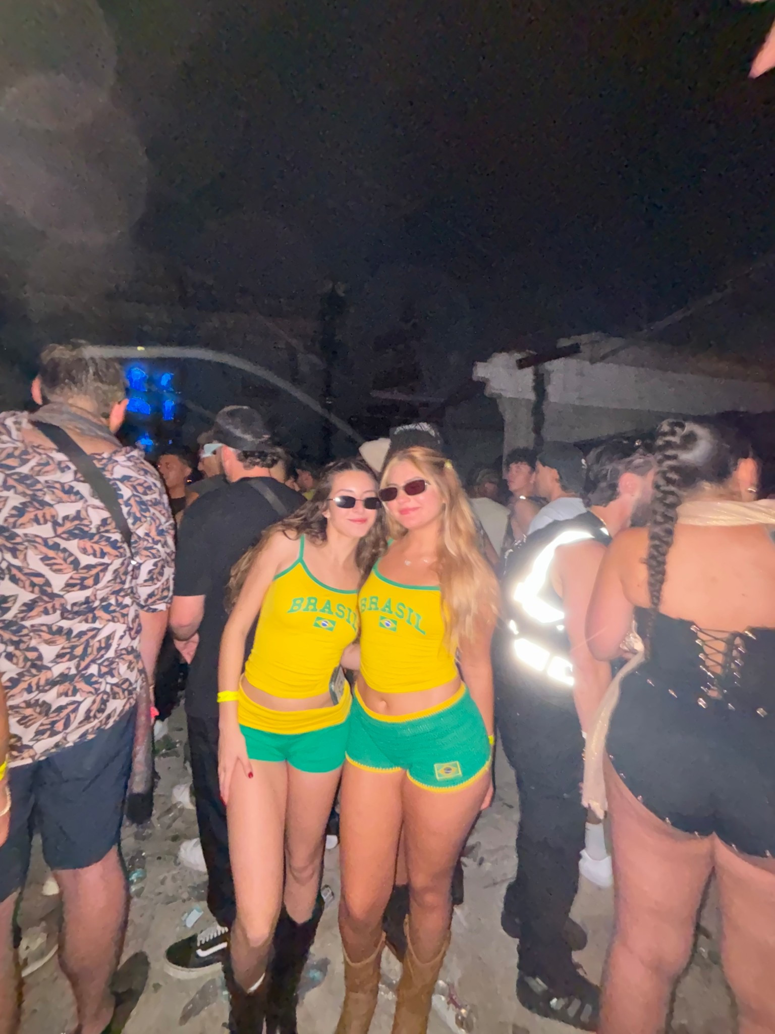 Rave fit 🤭😋😍🤏🏼🫶🇧🇷🪅🪩

#LTKStyleTip #LTKParties #LTKSeasonal