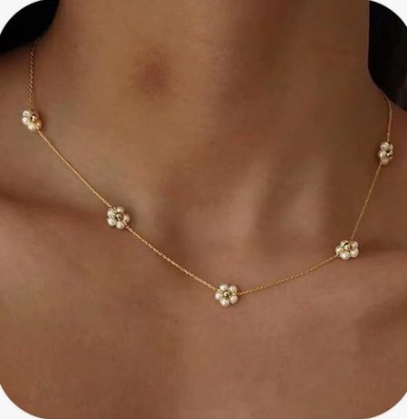 Dainty Amazon necklace