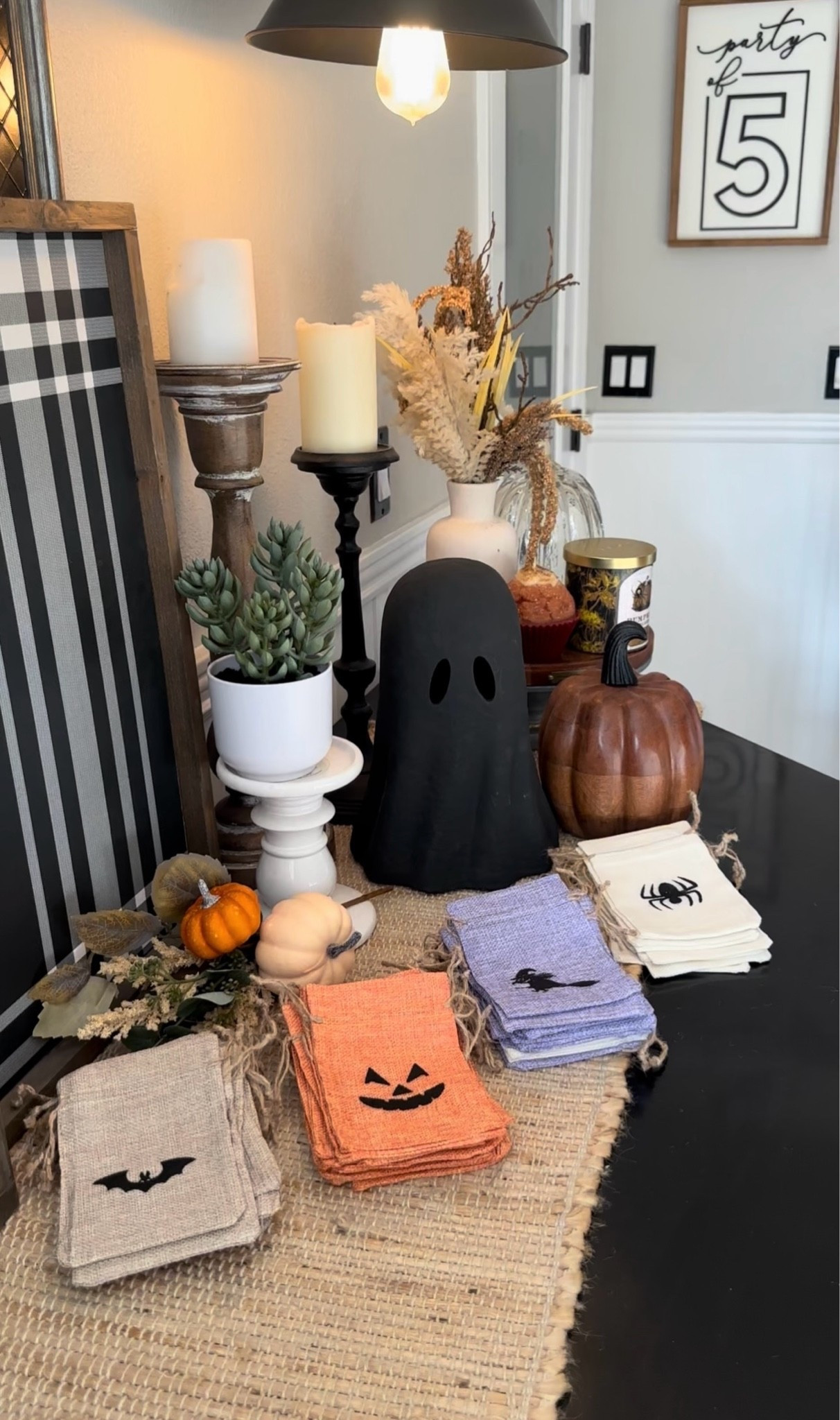These burlap Halloween gift bags are sooooo cute! Great to gift a few small treats or tricks🖤🎃👻

#LTKSeasonal #LTKHome