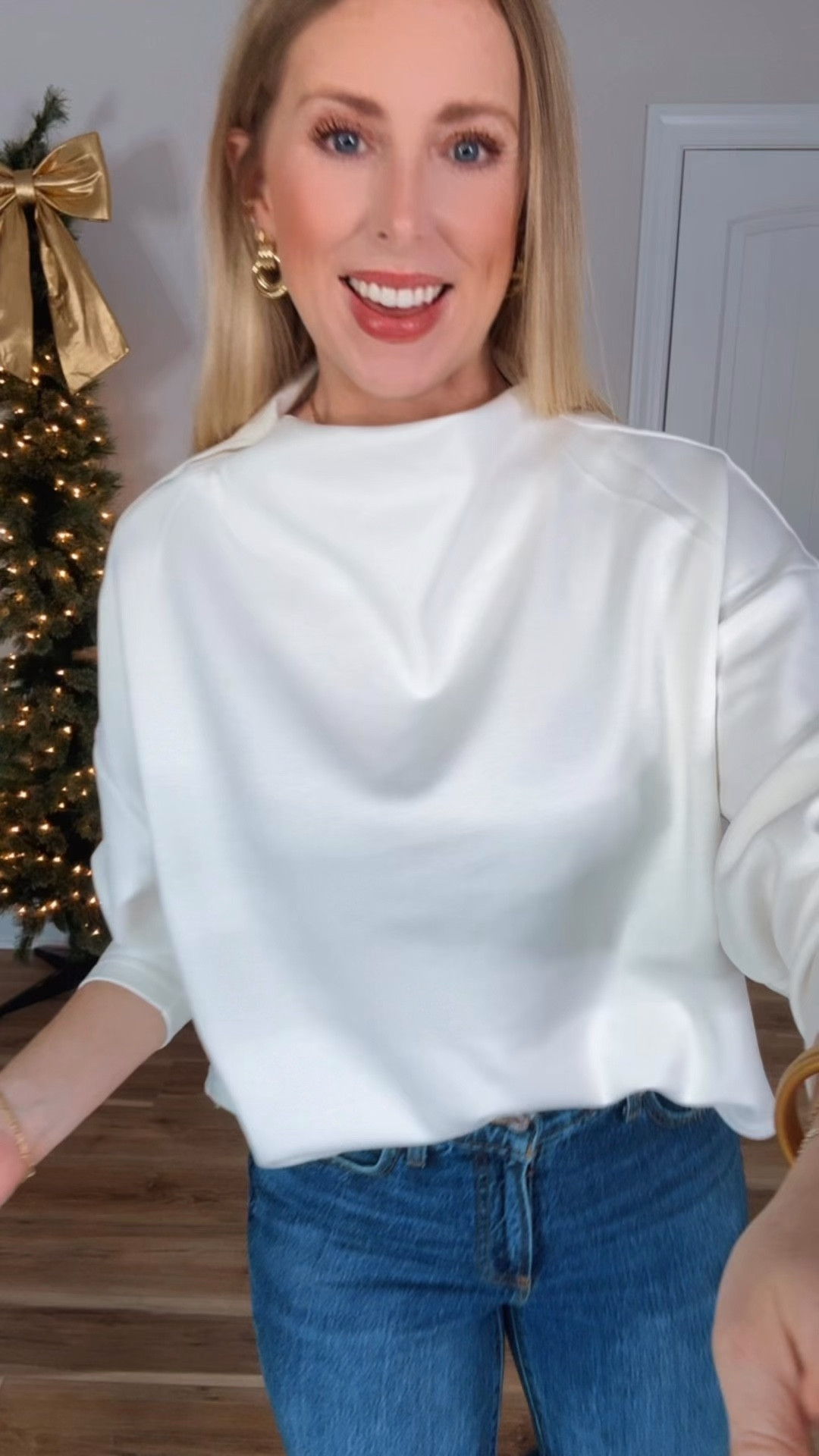 Walmart try on, scubaknit sweatshirt, free assembly jeans 

Small 

#LTKFindsUnder50 #LTKootd