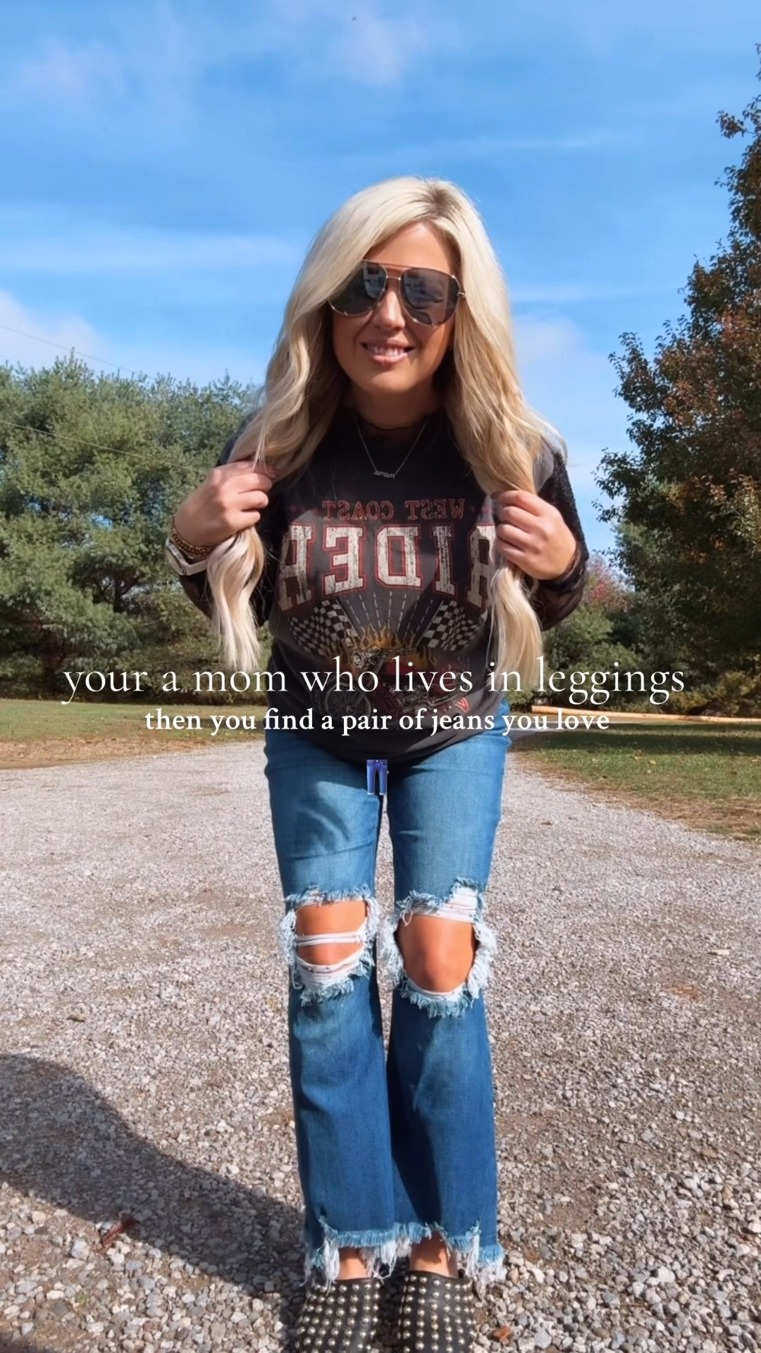 Risen jeans
Buckle tee 
Size 1 jeans 


#LTKSeasonal #LTKFindsUnder50 #LTKStyleTip