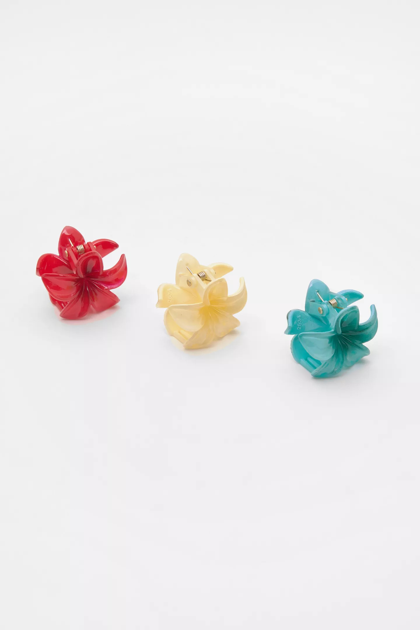 Pack of hibiscus flower hair clips | PULL and BEAR UK