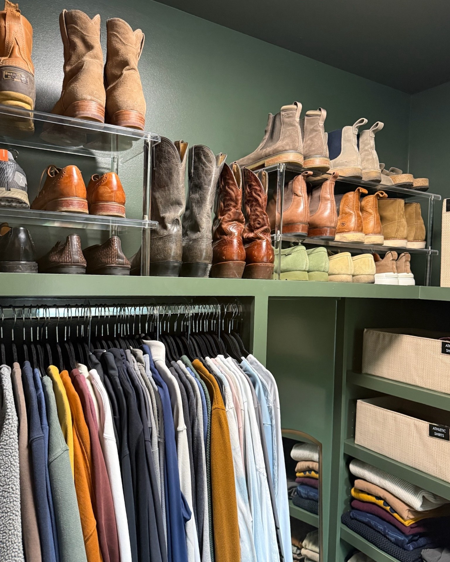 What do most guys want in a closet? It’s this - clear zones, easy access, and systems that make sense at a glance. No digging. No guessing. No wasted time.
When everything has a purpose and a place, getting dressed becomes automatic, and the closet actually stays organized.

That's the power of systems.
Just functional, intentional design that works every day.

Ready? Our Jumpstart sessions can help you get here. 🔗Link in bio to book.

#LTKHome