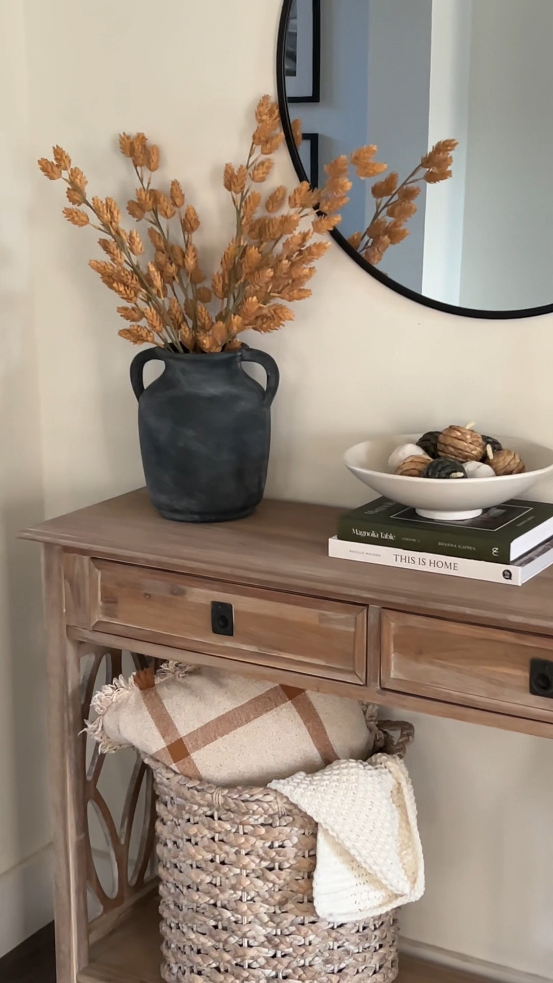 Entryway fall decor 🍂

#LTKhome #LTKstyletip #LTKHalloween