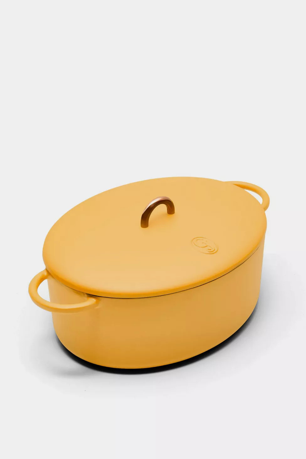 Great Jones The Dutchess 6.75-qt Cast-Iron Dutch Oven | Urban Outfitters (US and RoW)