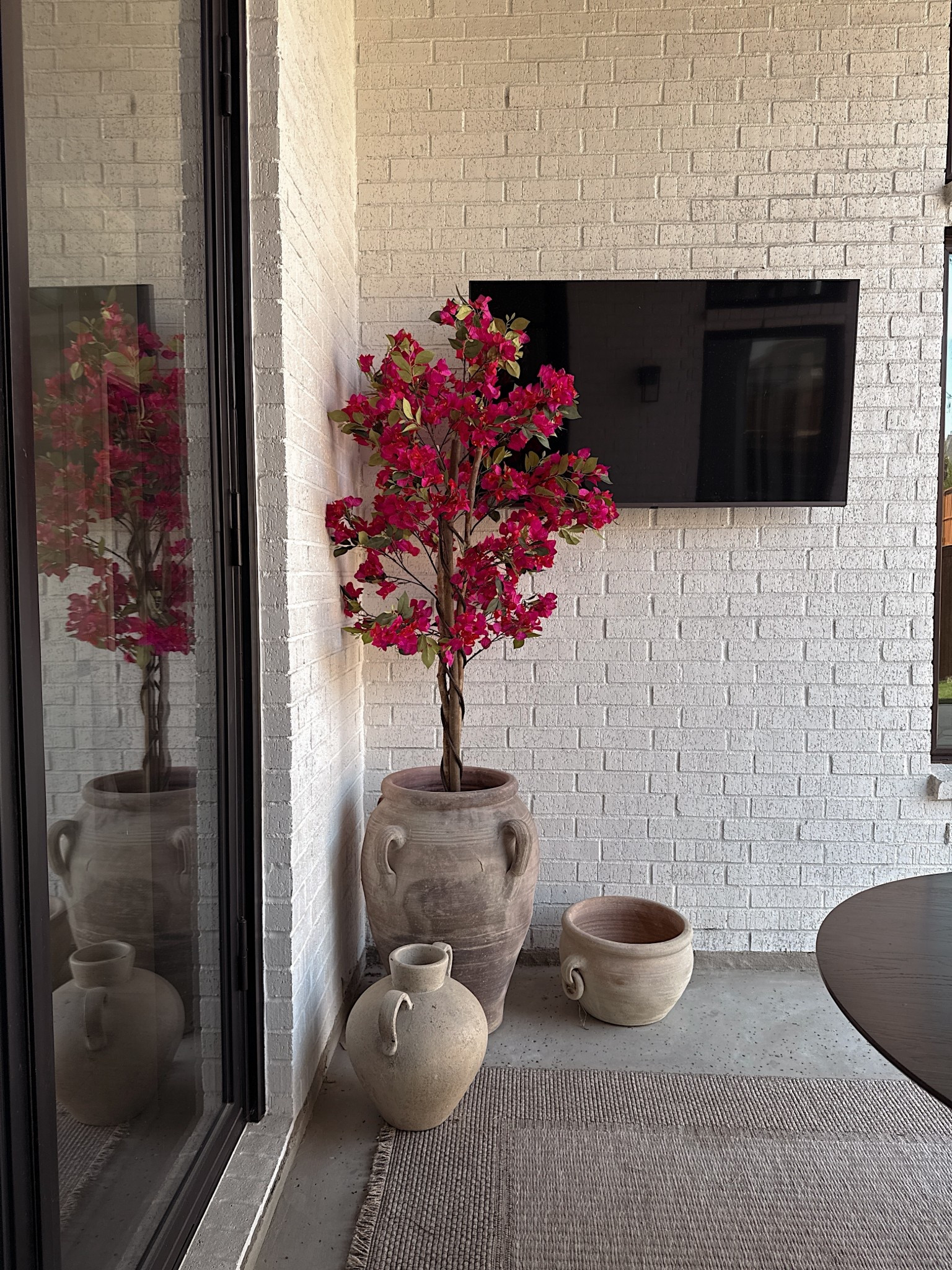 🌳☀️A vibrant touch of spring!!! ✨

Planters are a HomeGoods find 