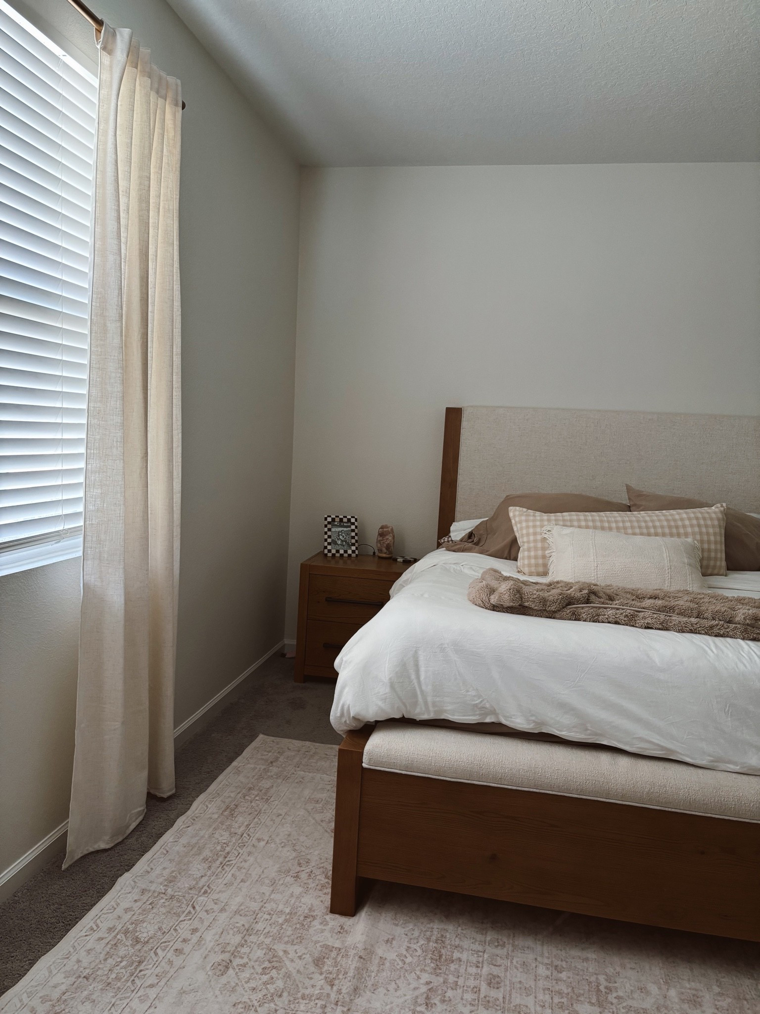 Master bedroom details 🤍🧺

#LTKselfcare #LTKHome #LTKmorningroutine