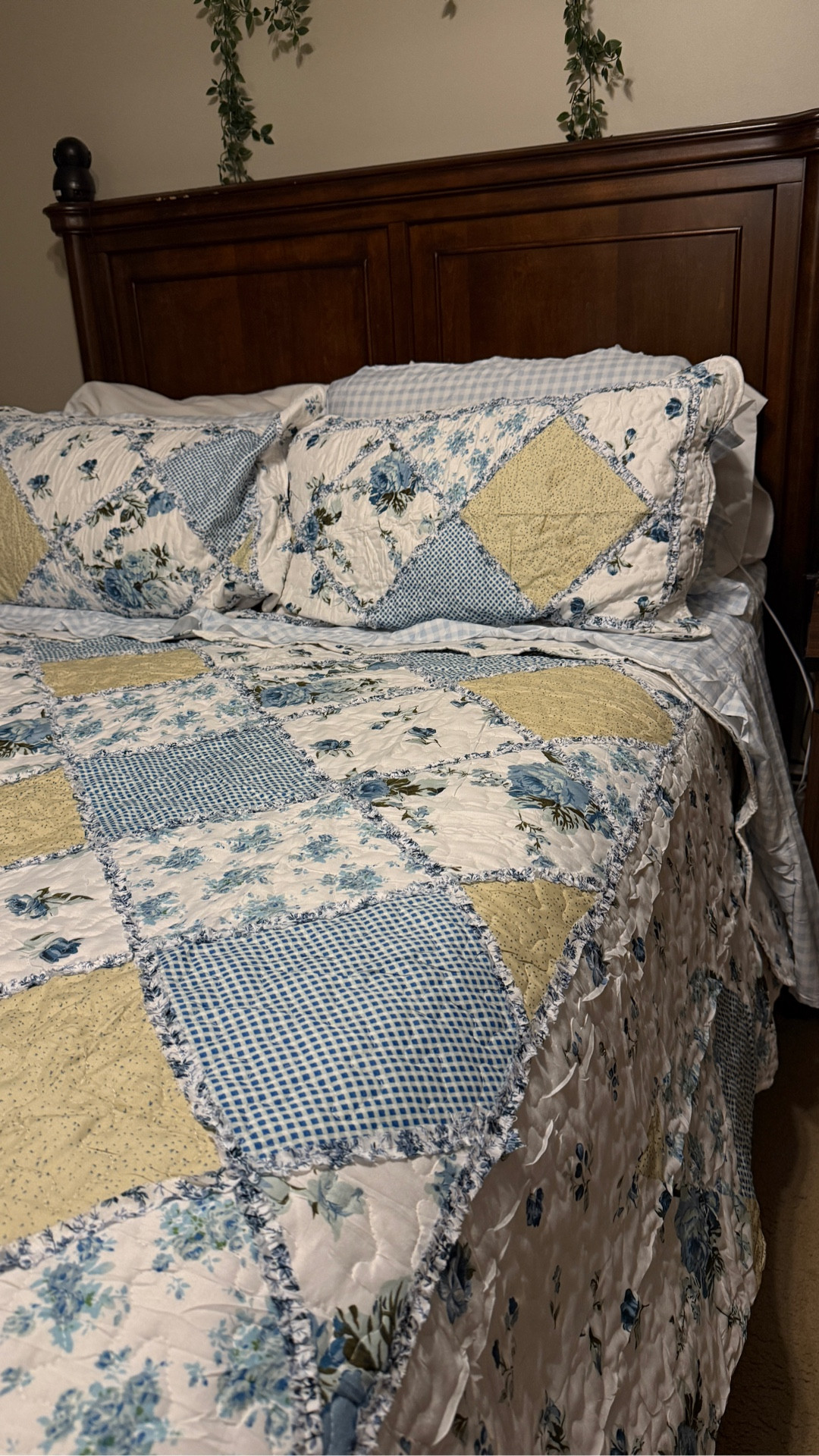 Go here for Amazon link; only $52.19 for King size! Sorry, was unable to link on LTK, but you can go to this link for the more affordable set: https://amzn.to/4pLglaJ

#LTKHome #LTKSeasonal