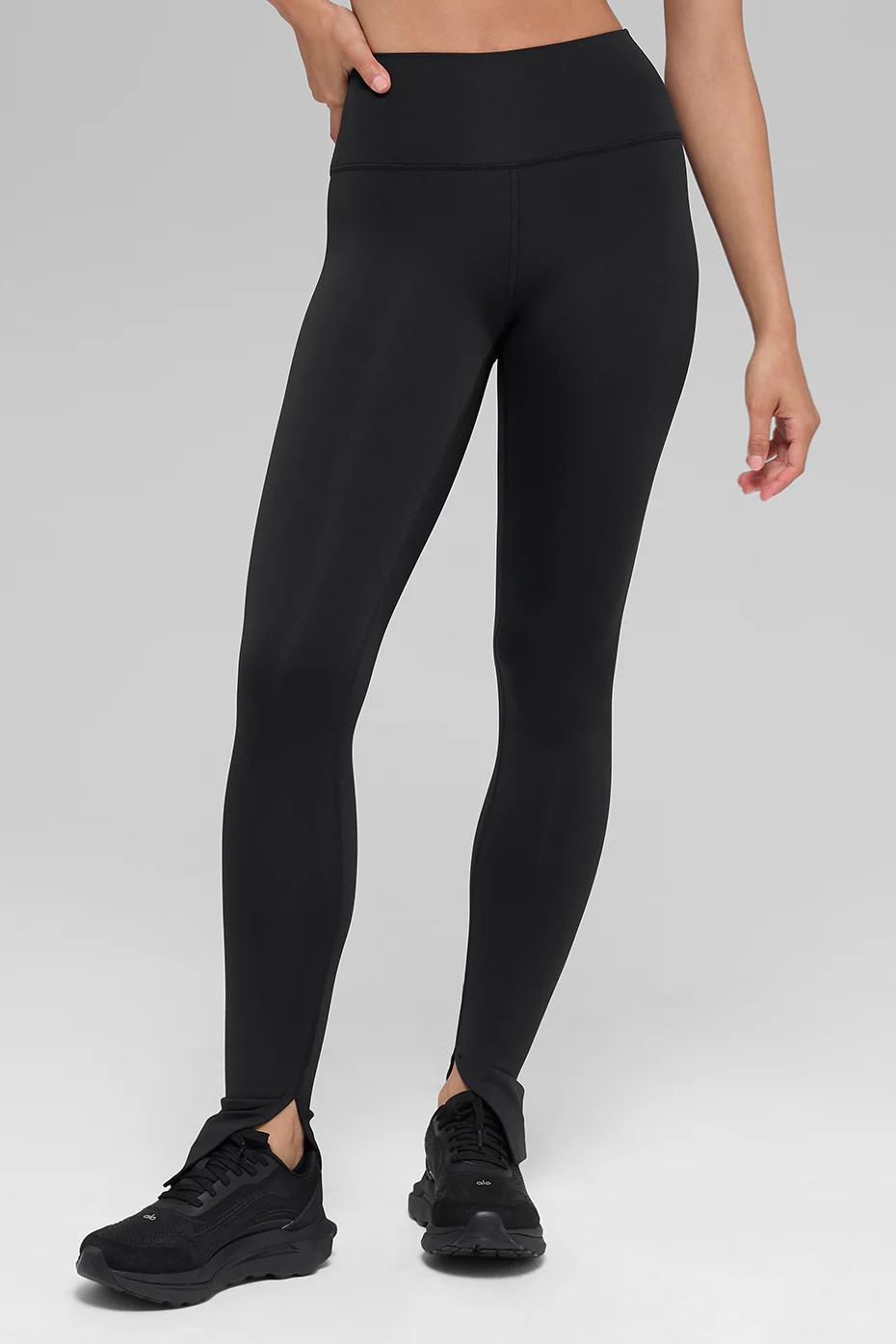 ALO | Airlift High-Waist Elongated Legging in Black, Size: Medium | Alo Yoga (US)