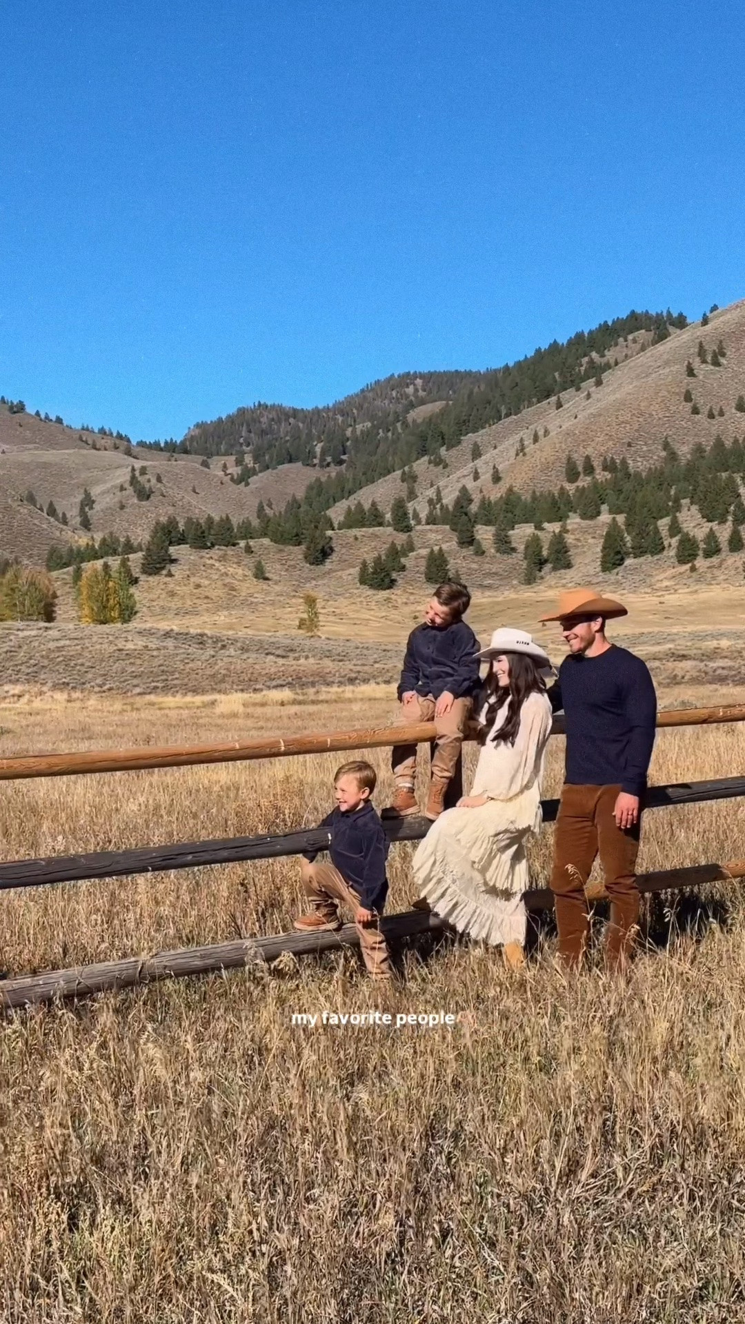 Fall family photos 🍂📸⛰️

Fall outfits
Men
Kids