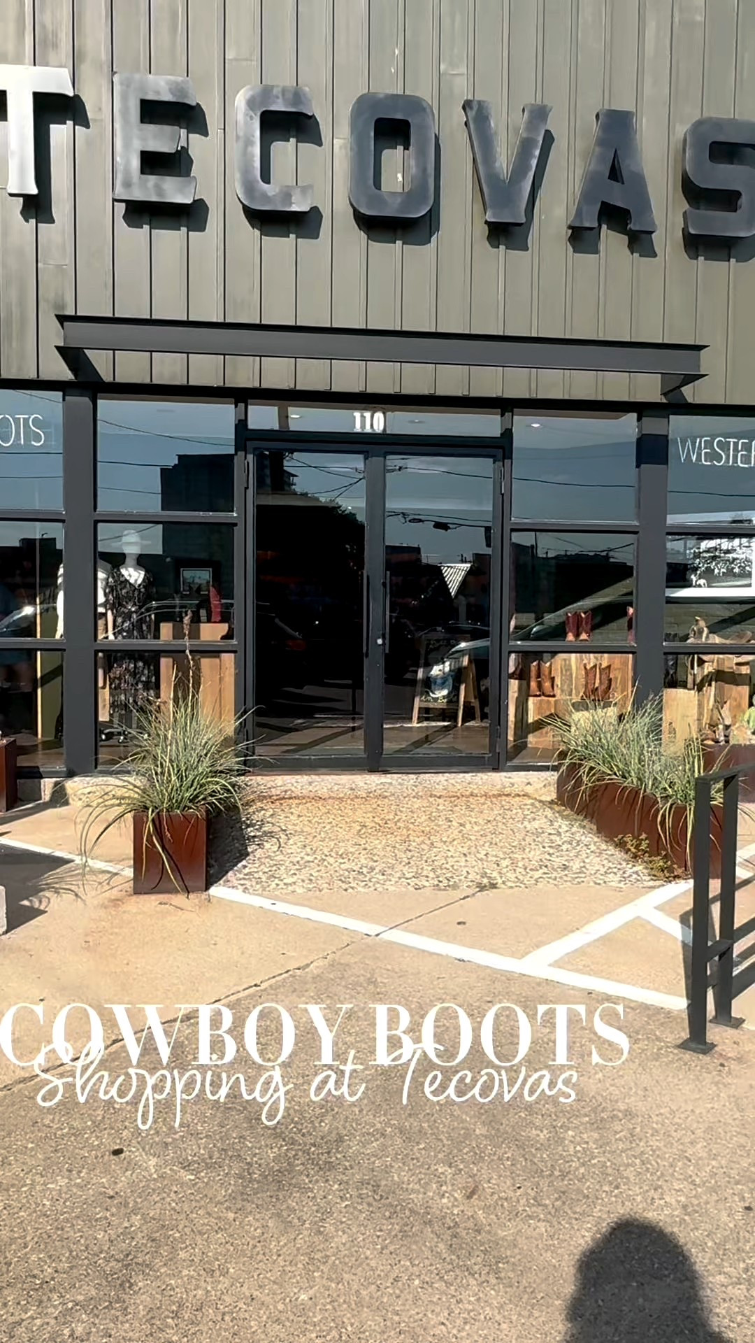 Every Texas girl needs a good pair of Cowboy Boots! @Tecovas #Tecovas 
