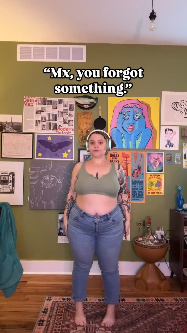 A lil untraditional Grwm ❤️

Who said plus size people can’t be super fashionable? Or have a presence in fashion Instagram? 

Well… They were lying! 

Here to show you my outfit, no matter how much I weigh or the size of my pants, because diversity in bodies is beautiful and representation is more important now than ever! 

What are you wearing today? 

..

Body positivity, plus size style , self-love journey

#plussizegrwm #thriftedfashion #selflovejourney #size14style #belliesarebeautiful #queerfashion