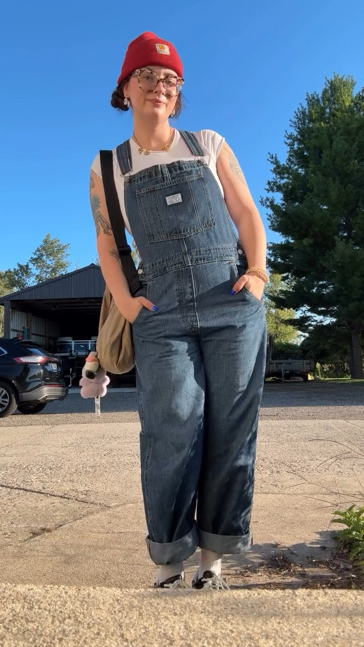 Every season is overalls season ☕️🐦‍⬛
Loving early fall outfits 
•
•
•
•
•
#ootd #outfitideas #fashionblogger #styleinspo #midweststyle #altfashion #grungeaesthetic #tumblrstyle #altfashion #levis #liveinlevis #midwestemo #fallstyles #falloutfitideas #falloutfitinspo