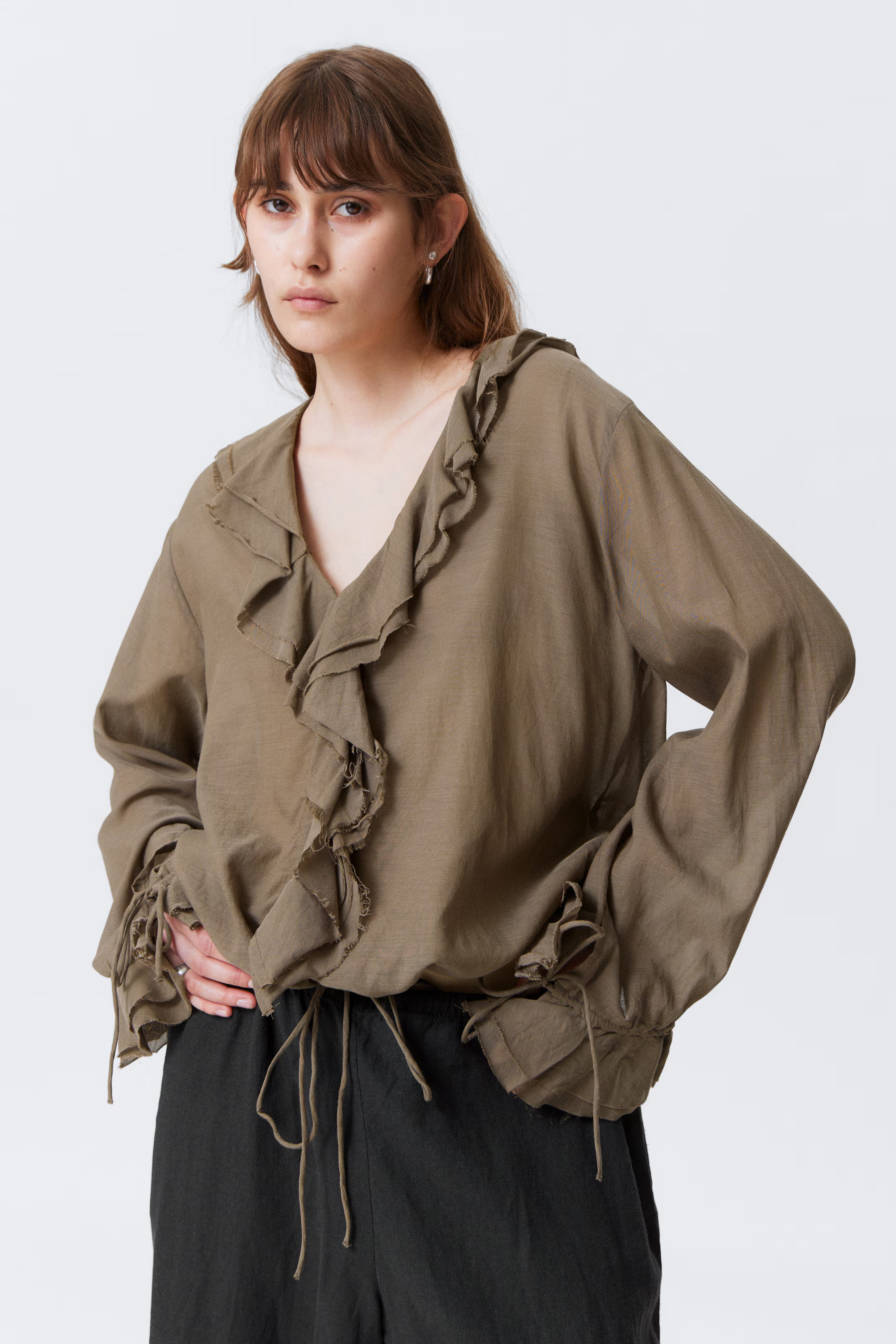 Langärmelige Wickelbluse mit Rüschen | H&M (DE, AT, CH, NL, FI)