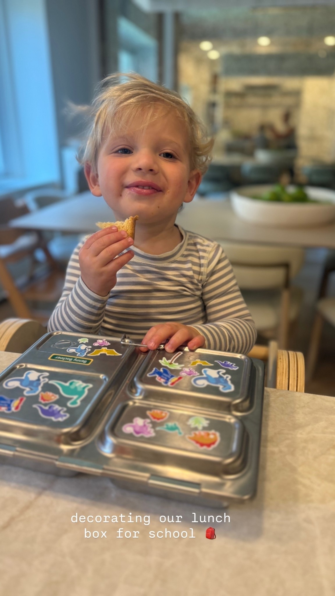 decorating our lunch box for school 🎒