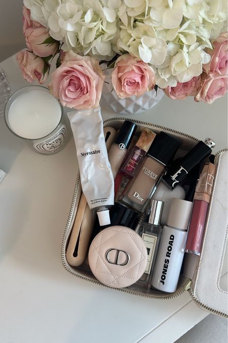 Makeup bag #makeup #makeupbag #favouriteproducts

#LTKbeauty
