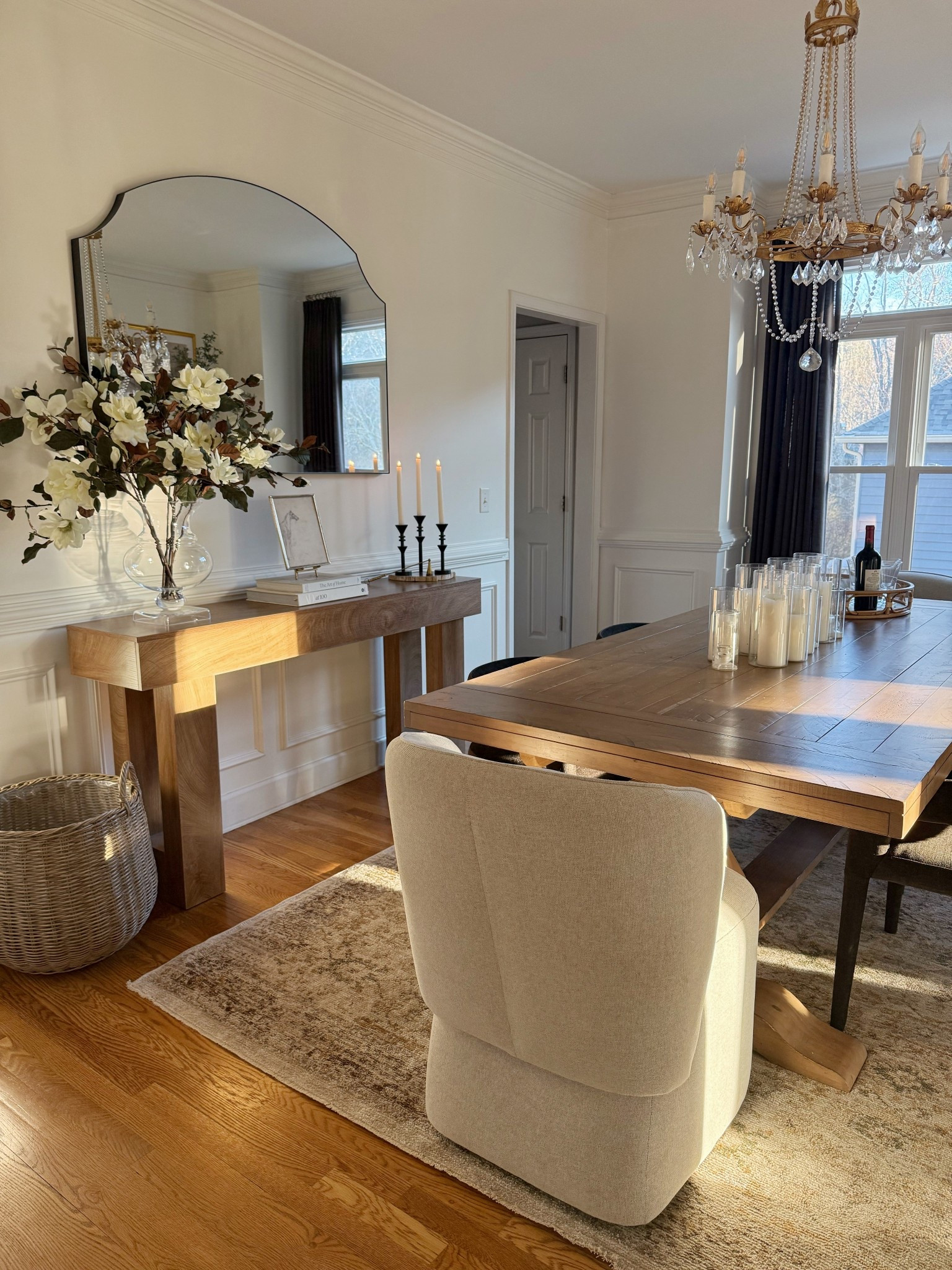 Added a new rug and a new mirror and it’s like a totally different space! 



Loloi, wayfair, livabliss galey alix, McGee and co, console table dining room chairs, chandelier, lighting

#LTKHome