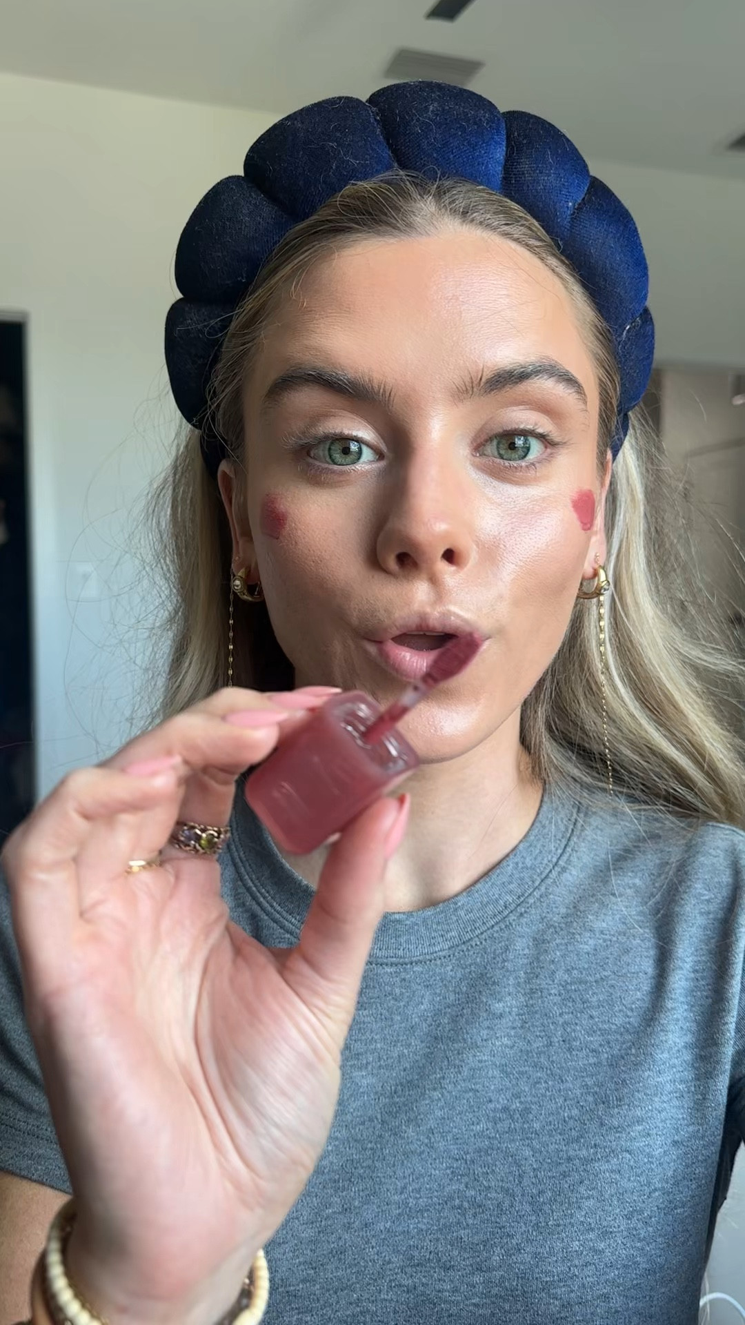 A lightweight liquid blush with buildable pigments and finely milled micro-pearls for a soft-focus, high-impact glow.

@kohls @Sephora @hudabeauty 

#LTKBeauty #LTKgrwm #LTKselfcare