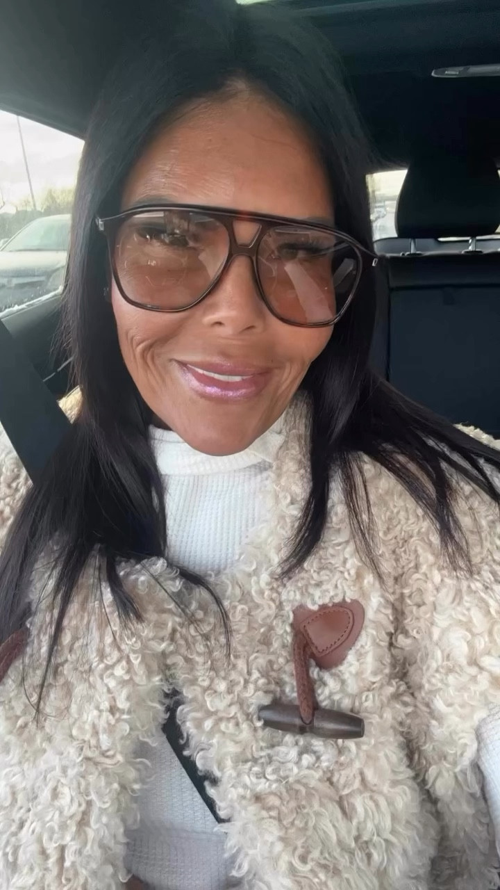 #winterwhite 🤍✨


.

.



.

.


#stylishplusmama  #fashionforeveryone #momigers #latinainfluencer #burberry #versace  #luxuryforless #gucci #nordstromstyle #bloomingdales #mytargetstyle#intermixonline  #coach #missoni #sephora #chloe #fentybeauty #Goodamerican #skims #freepeople #momlife #limabeanboys #boymom #fendi #dressweather #amazonfashion #freepeople 

#LTKWorkwear #LTKSeasonal #LTKActive