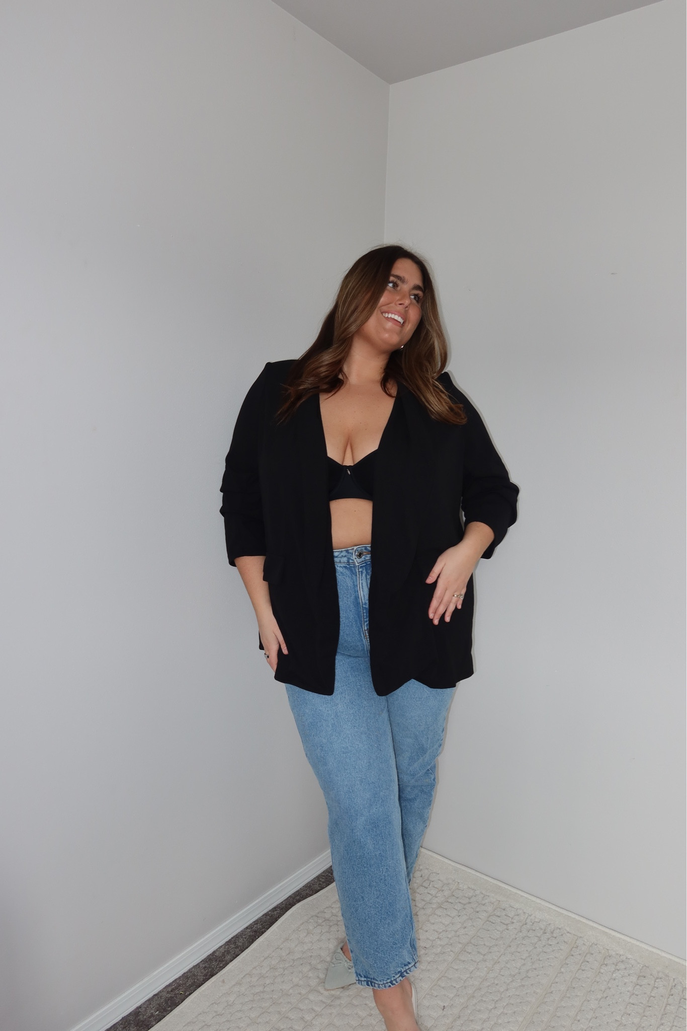 Size 17 denim 
Size 4X jacket 

#LTKPlusSize #LTKMostLoved #LTKMidsize