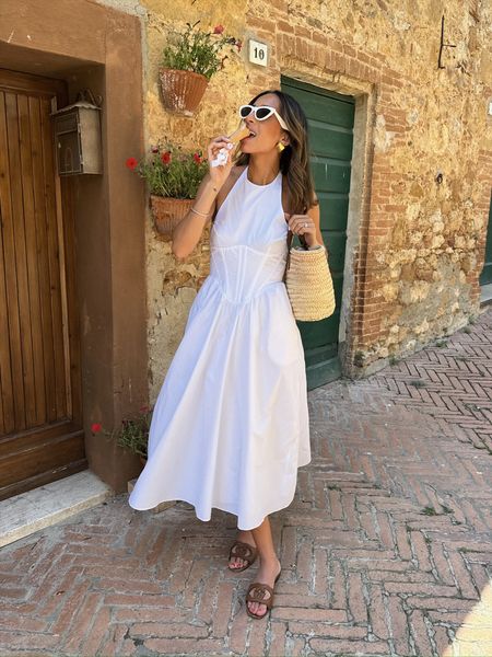 Italy outfit 🇮🇹 size XS white maxi dress 


Dinner outfit
Vacation outfit
Europe outfit
Summer dress 

#LTKtravel #LTKfindsunder100 #LTKstyletip