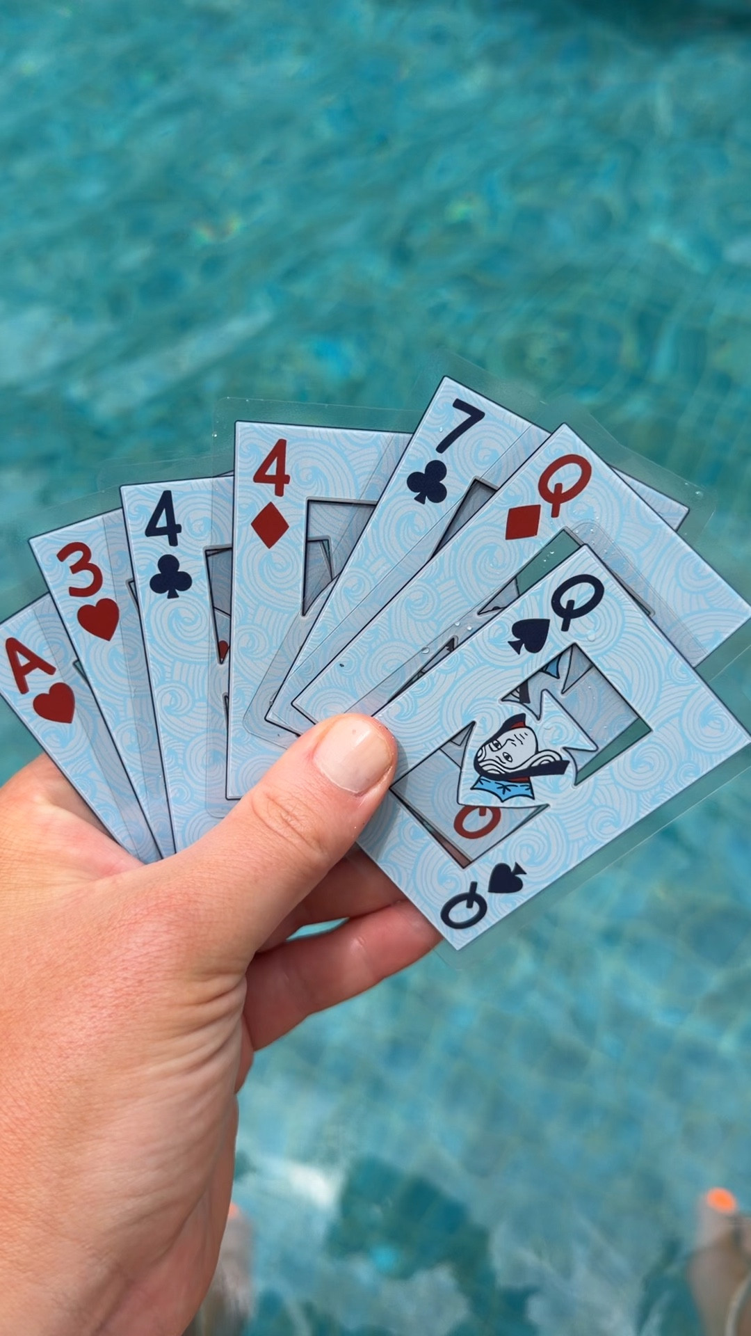 10/10 recommend getting waterproof playing cards for your next vacay! 🙌🏻 also saved the card holder for kids we got 