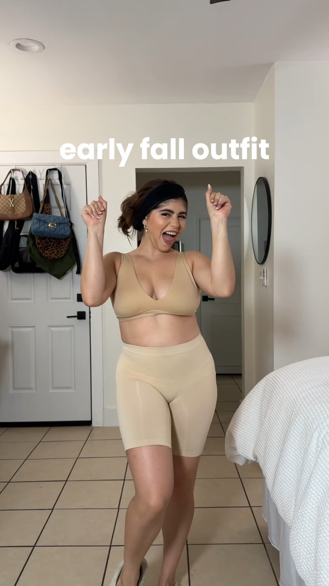 Fall outfit to transition from warm to cool days! Good American petite jeans that work amazing for 5’1 women! So flattering too! 

#LTKPetite