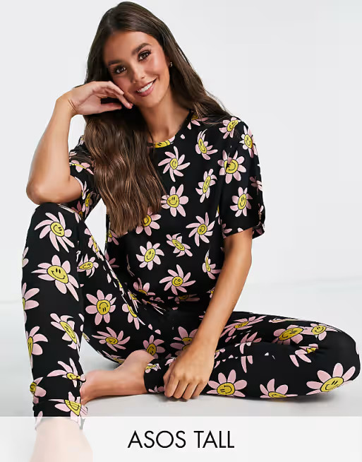 ASOS DESIGN Tall wavy daisy oversized tee & leggings pajama set in black | ASOS (Global)