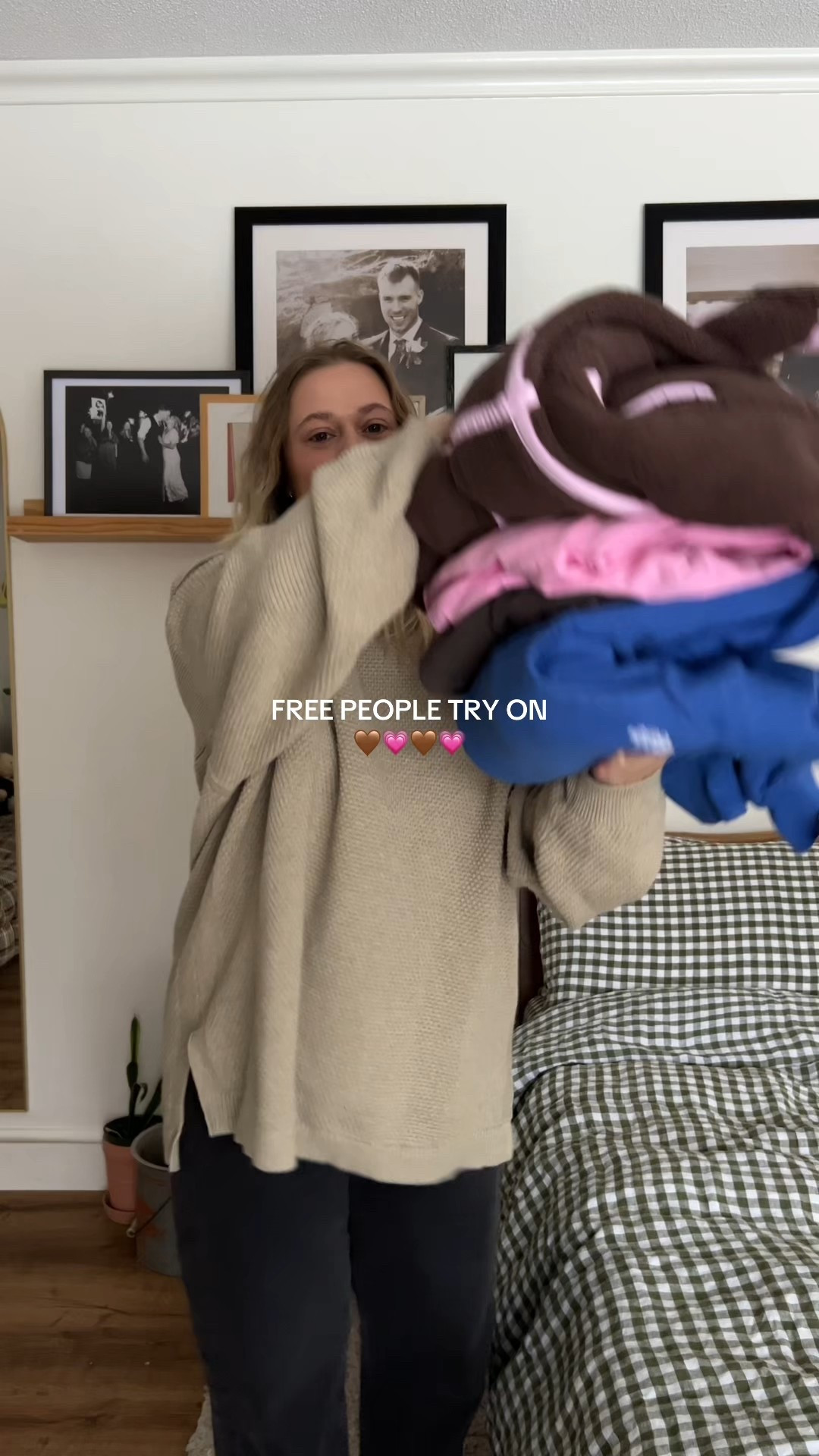 Free people try on

Hoodie size medium
Pants size medium
Fleece size medium
Long sleeve size large
Sweats size large