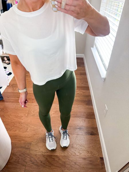 Leggings size XS color olive 
Sports bra true to size 
Top size small 
On cloud runner 2 sneaker true to size 

Active wear / workout outfit 
Workout leggings 


#ltkfindsunder50

#LTKActive #LTKFitness #LTKShoeCrush