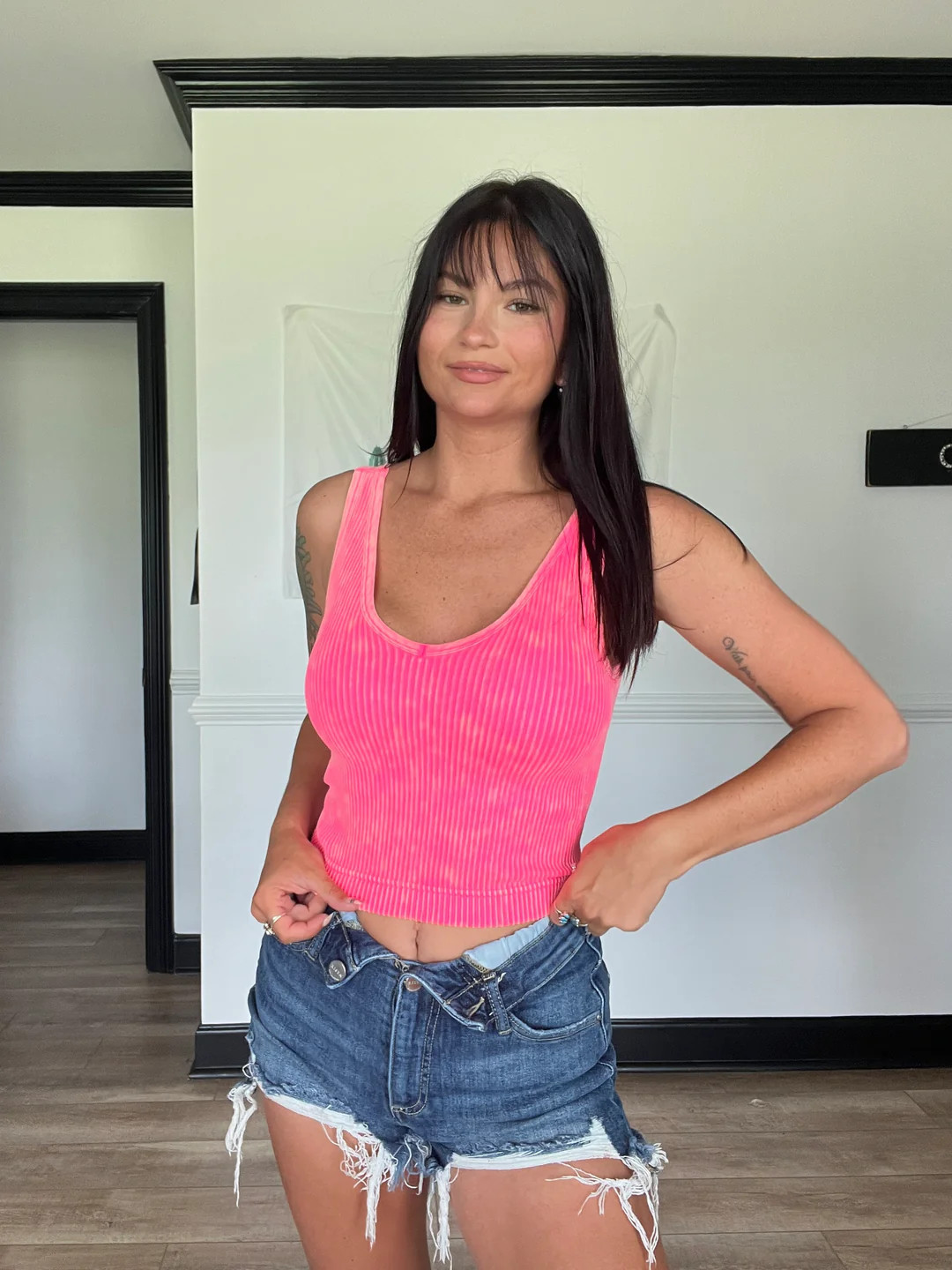 Verve Ribbed Padded V-Neck Crop Tank | Willow Boutique