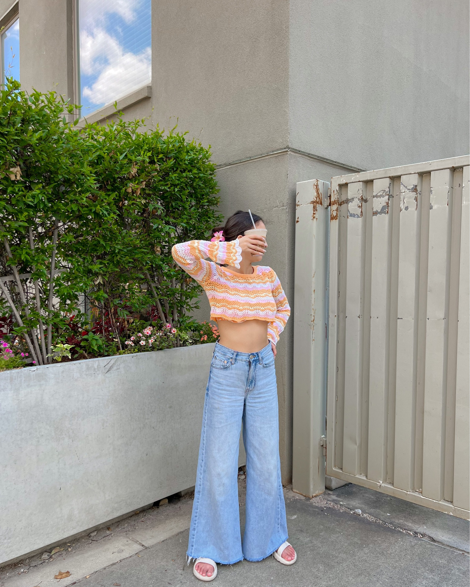 knit long sleeve crop top + wide leg jeans + hibiscus flower claw clip + white sandals 

sizes:
princess polly - 2
aeropostal - 00
teva - 5.5

height - 5’3