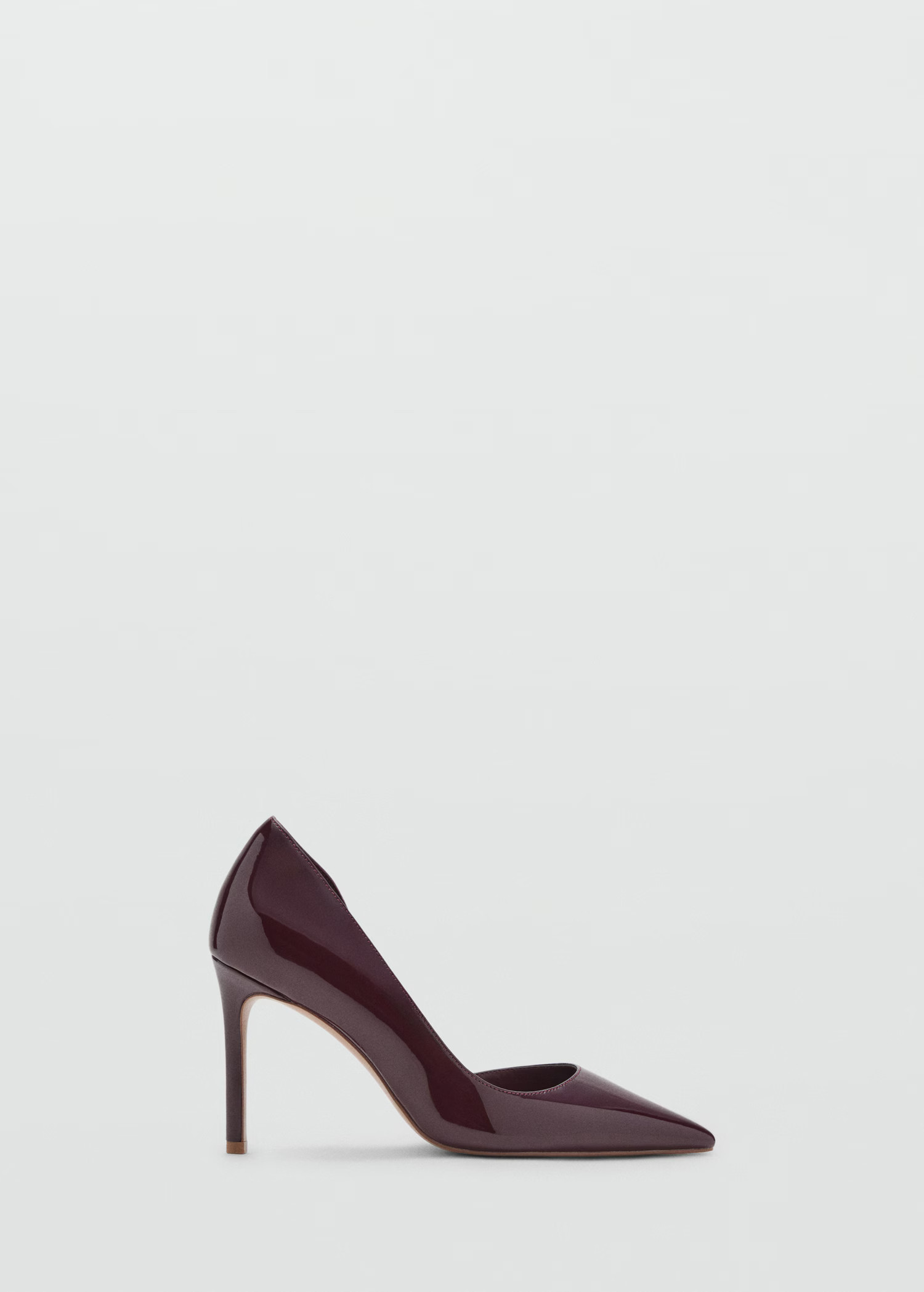 Asymmetrical patent leather court shoes | MANGO (UK)