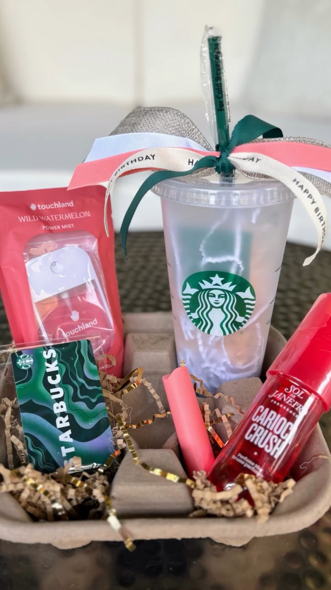 I was asked for a fun way to give a Starbucks gift card for a girl’s 17th birthday and this is what I came up with!⁣⁣ 
⁣⁣⠀
Save this for next time you need a quick gift idea! 💕⁣⁣⠀
⁣⁣⠀
#GiftIdeas #CuteGiftIdeas #GiftyGirlOfficial #StarbucksGift #GiftIdeas #StarbucksLife #BirthdayGiftIdea #SweetSeventeen #TeenGiftIdeas #BirthdayVibes #QuickGiftIdea #CelebrateInStyle