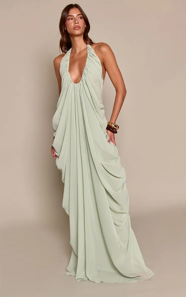 Sage Saliegroen Chiffon Maxi Jurk Met Diepe V-hals En Gedrapeerde Details | PLT NL | Prettylittlething Netherlands
