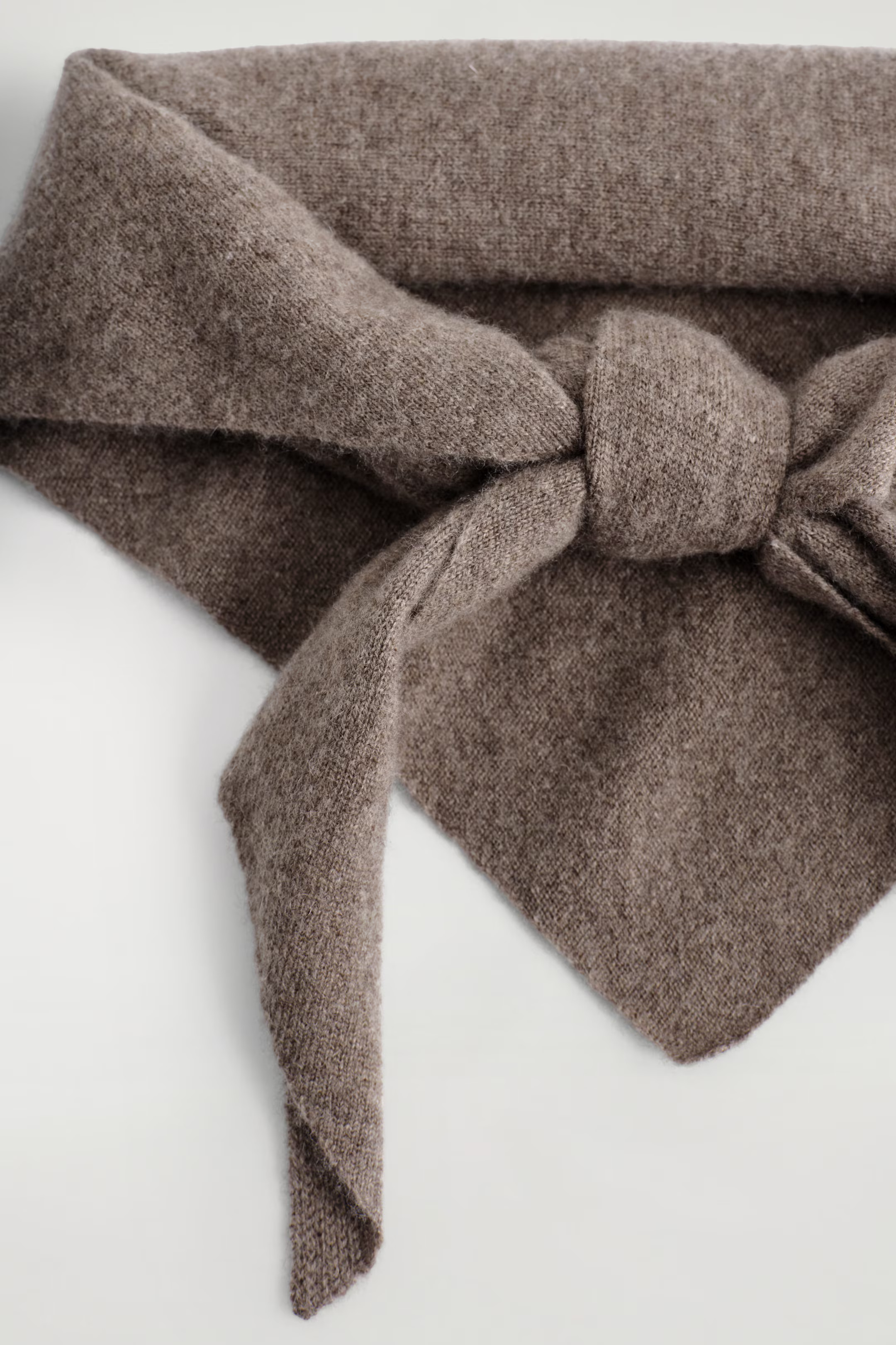 CASHMERE TRIANGLE SCARF - LIGHT BROWN | COS | COS UK