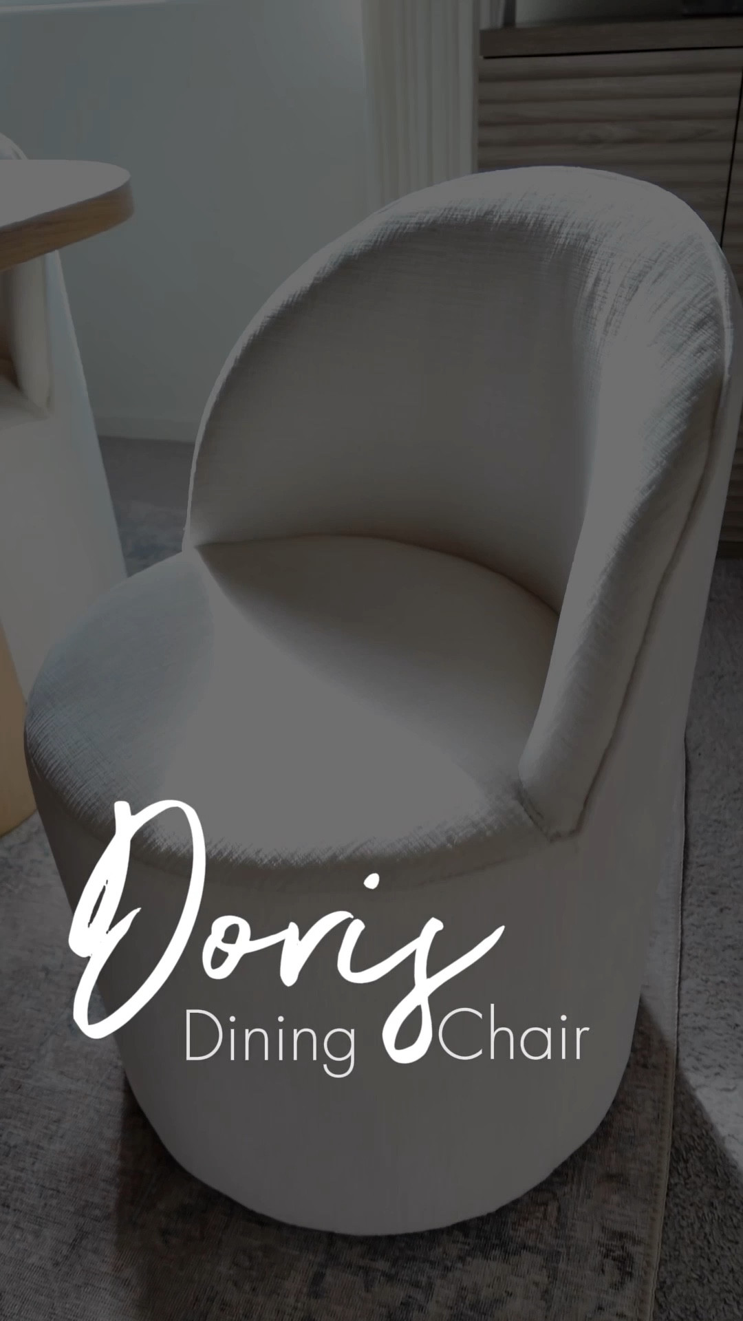 Why choose between comfort and style when you can have both? These Doris rolling chairs are our new favorite conversation starters at the dinner table! 🍴❤️
With the Doris chairs and our Baguette dining table, we’ve created a space for memories that blends function with aesthetic seamlessly. 😍✨
