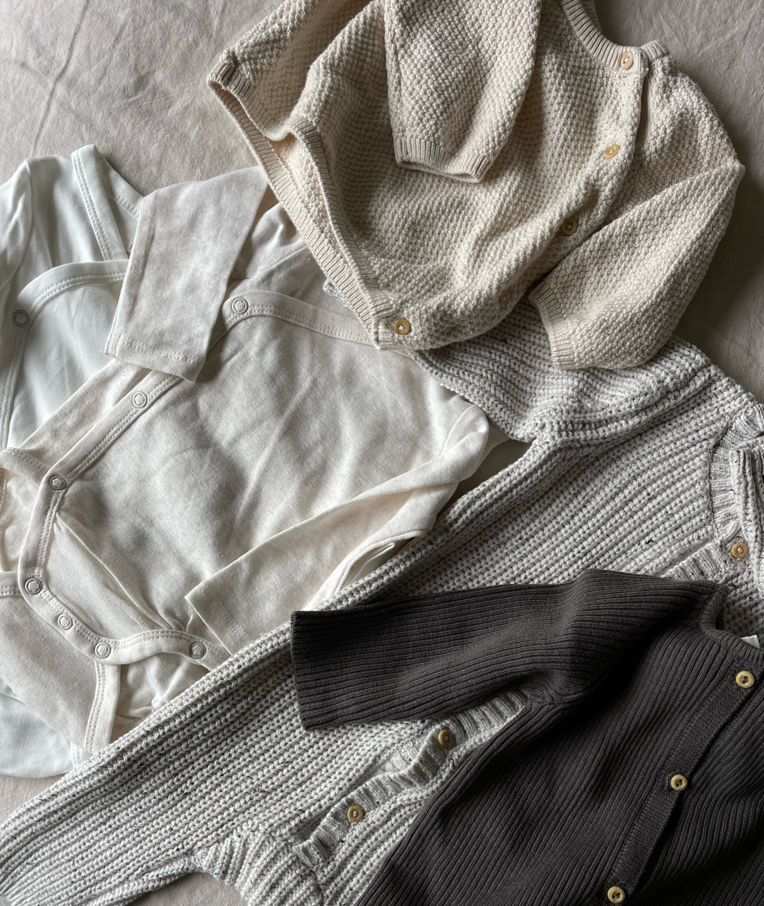 affordable neutral baby clothes 