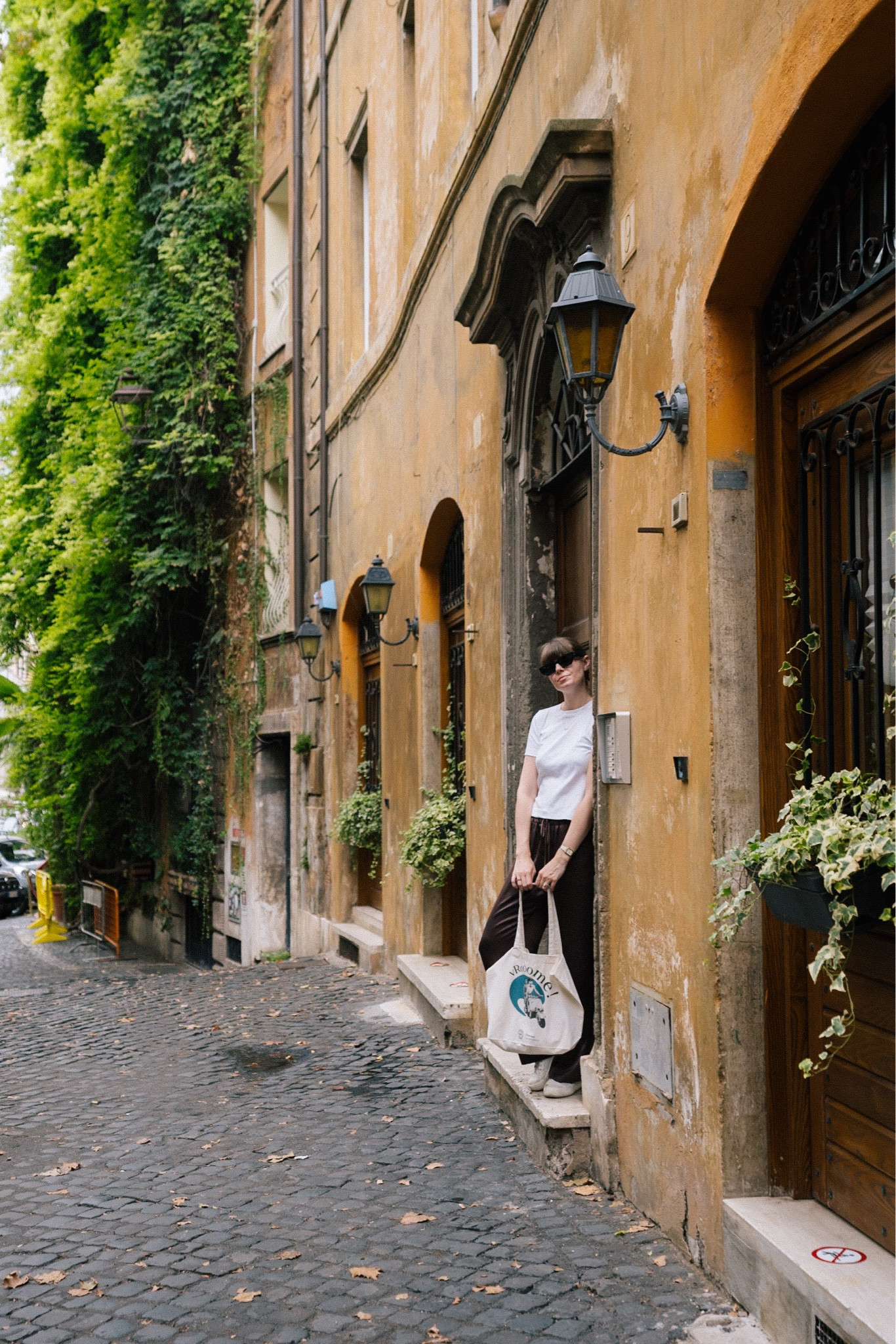 Travel outfit
Roman vacation
Comfy travel style
European vacation 
Tennis shoes outfit 
White tshirt