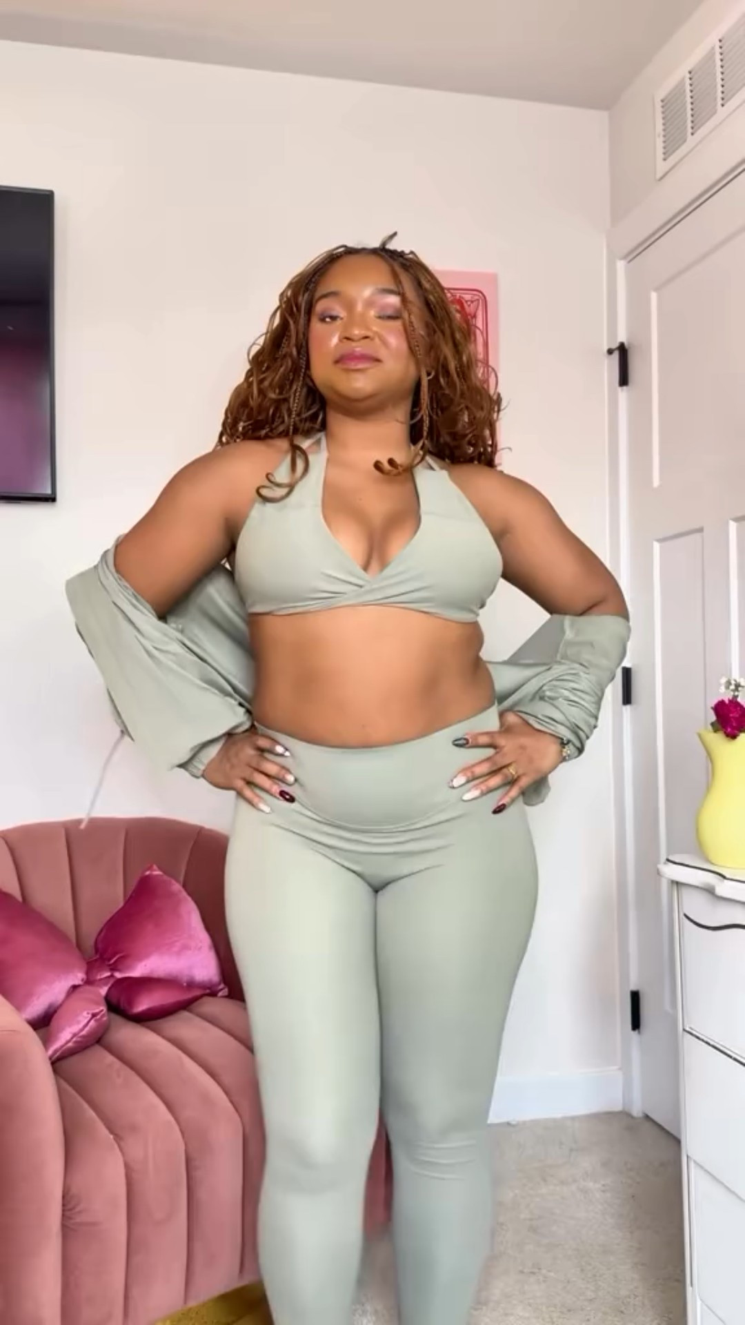 #fableticspartner @fabletics I can always count on fabletics to keep me motivated, use my link to sign up for VIP/ shop this outfit

Fabletics seagrass, fabletics pureluxe, fabletics size medium