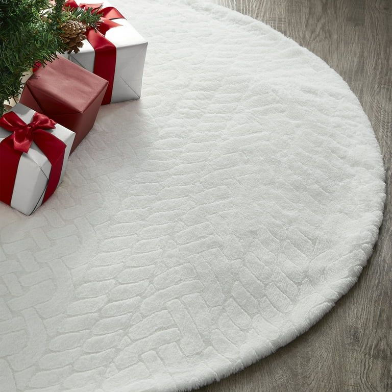 My Texas House Jessie White Carved Faux Rabbit Fur Christmas Tree Skirt, 52" - Walmart.com | Walmart (US)