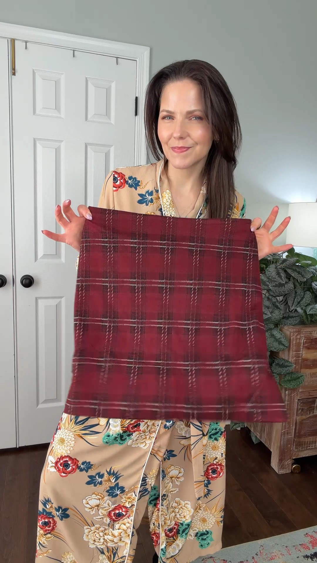 Tartan print is having a major moment, and I’m completely here for it. This red tartan skirt is an easy, affordable way to jump in on the trend—and the built-in shorts make it an absolute gem. Comfortable, flattering, and so versatile. A fall/winter staple you’ll reach for again and again.

Styling ideas:
• Cozy fall: chunky knit + knee-high boots
• Preppy vibe: button-down + cardigan + loafers
• Street style: leather jacket + platform boots
• Holiday ready: black bodysuit + sparkly accessories

#zesica #zesicaoffical #TartanTrend

#LTKHoliday #LTKgrwm