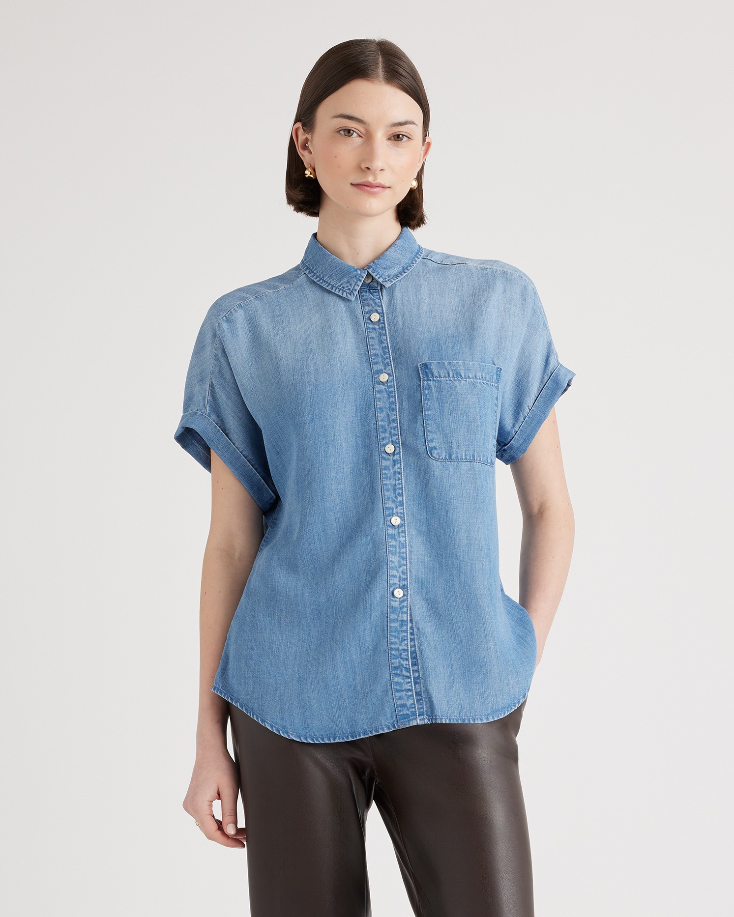 Quince | Women's Chambray Tencel Short Sleeve Shirt in Light Indigo, Size Medium | Quince