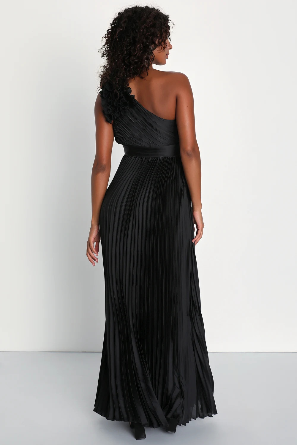 Radiant Affair Black Satin Pleated One-Shoulder Maxi Dress | Lulus (US)