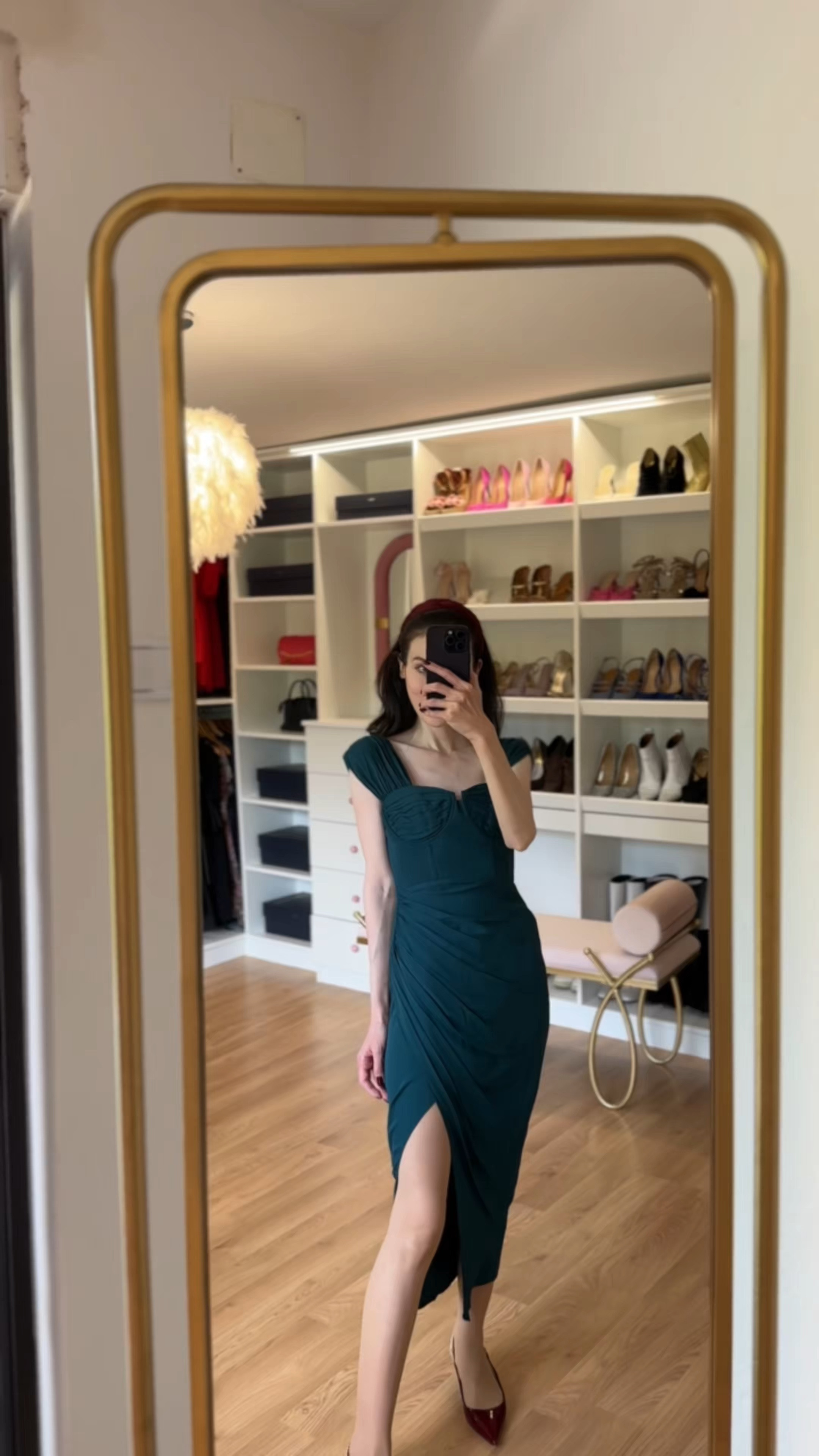 #dress #christmaspartyoutfit #holidaydress #datenightoutfit #dinnerpartyoutfit #dinnerpartydress #nyedress

#LTKWatchNow #LTKParties #LTKHoliday