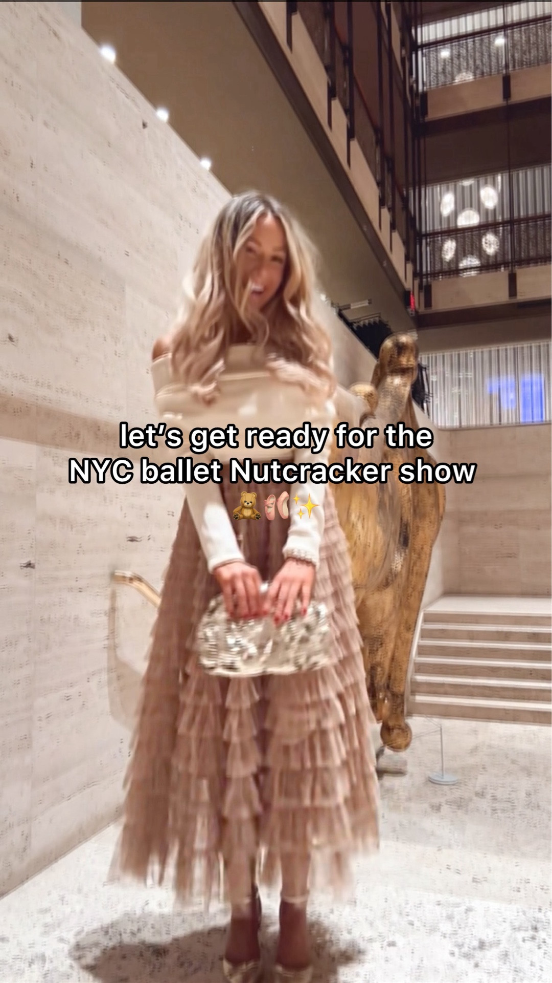 NOTHING TO SEE HERE!!😳 Just being mildly sketchy in the corner at the ballet lol😂😅

NYC vlog
Vlogmas
Travel vlog
What to wear to the ballet
Nutcracker outfit 

#LTKvlog